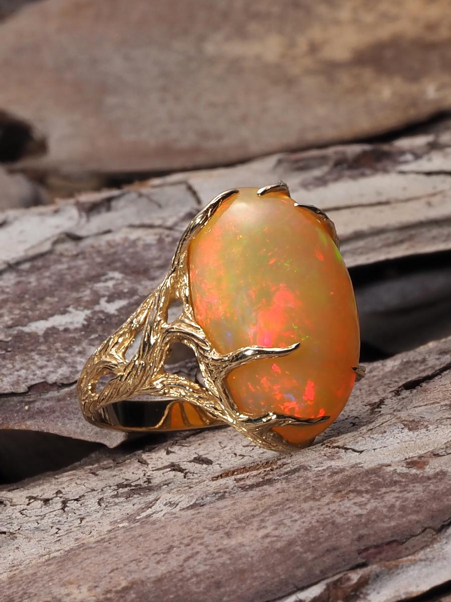 gold ring with opal stone
