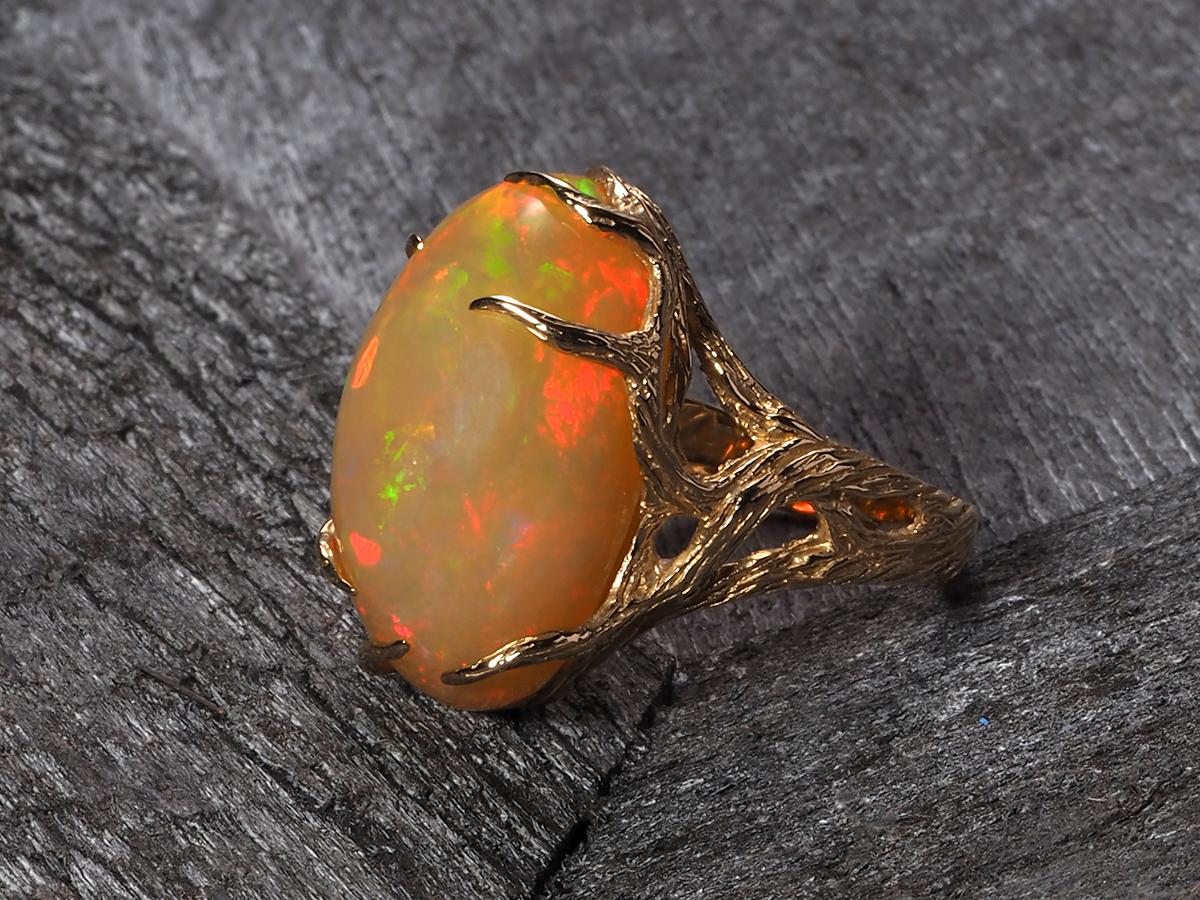 Women's or Men's Ethiopian Opal Yellow Gold Ring Art Nouveau Style Iridescent Gemstone Jewelry For Sale