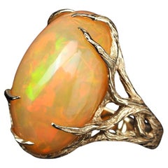 Anello in oro giallo Opale etiope Stile Art Nouveau Pietra preziosa iridescente
