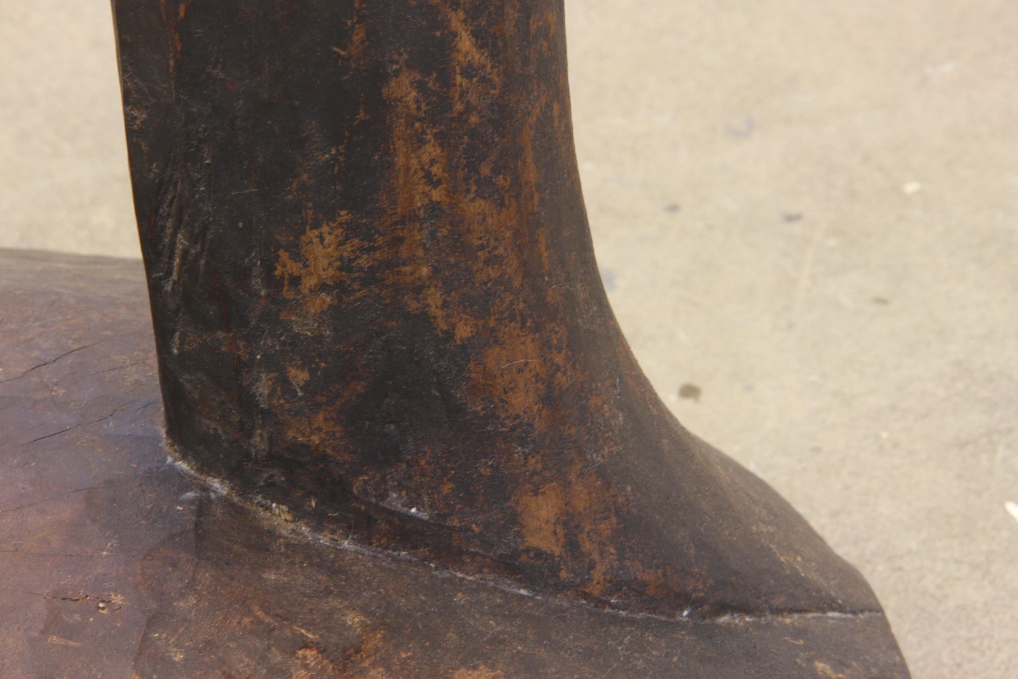 Tabourets éthiopiens, d'Afrique Chaise 'Oromo' Trois pieds sculptés à la main en vente 3
