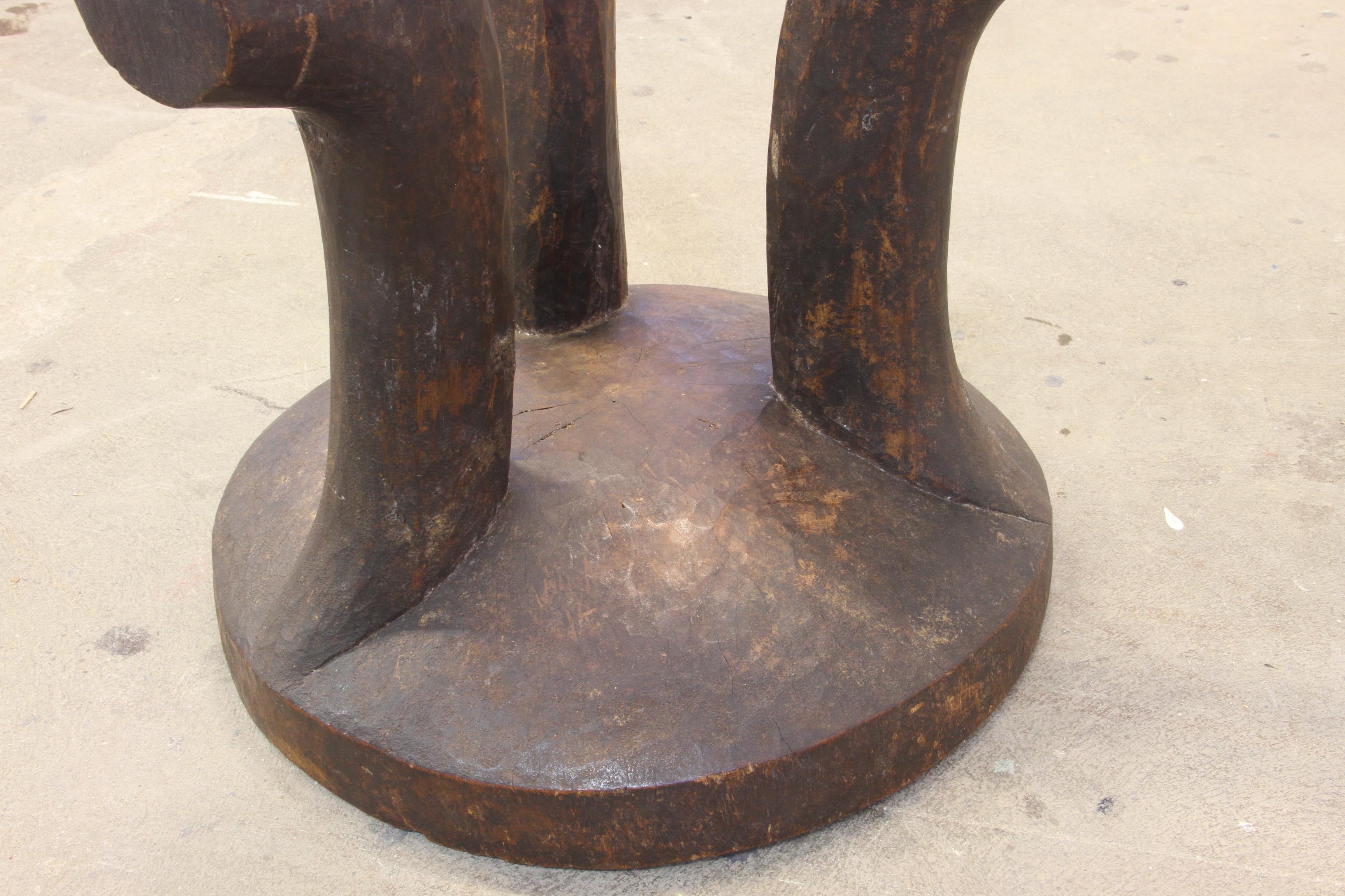 Tabourets éthiopiens, d'Afrique Chaise 'Oromo' Trois pieds sculptés à la main en vente 4