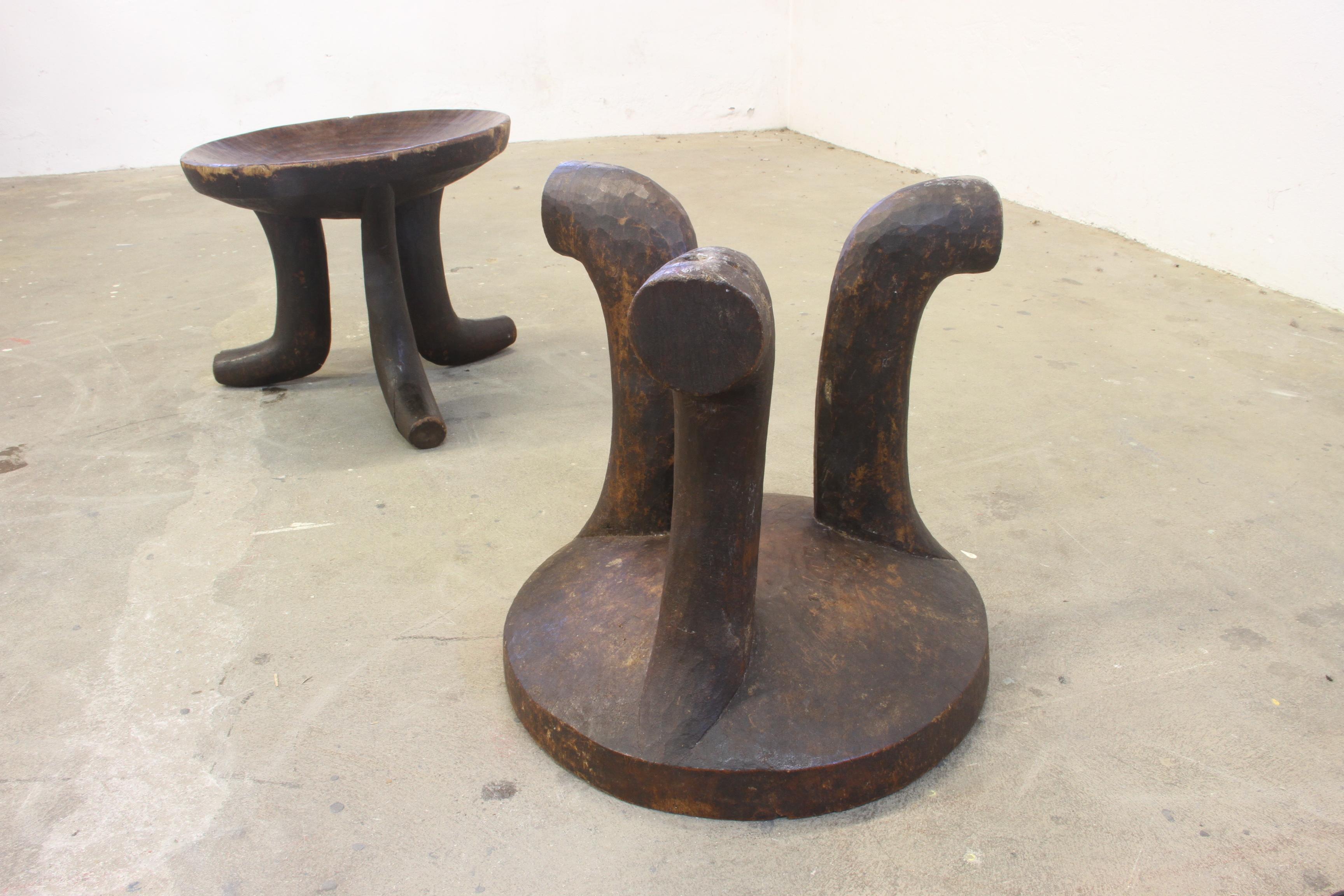 Tabourets éthiopiens, d'Afrique Chaise 'Oromo' Trois pieds sculptés à la main en vente 1