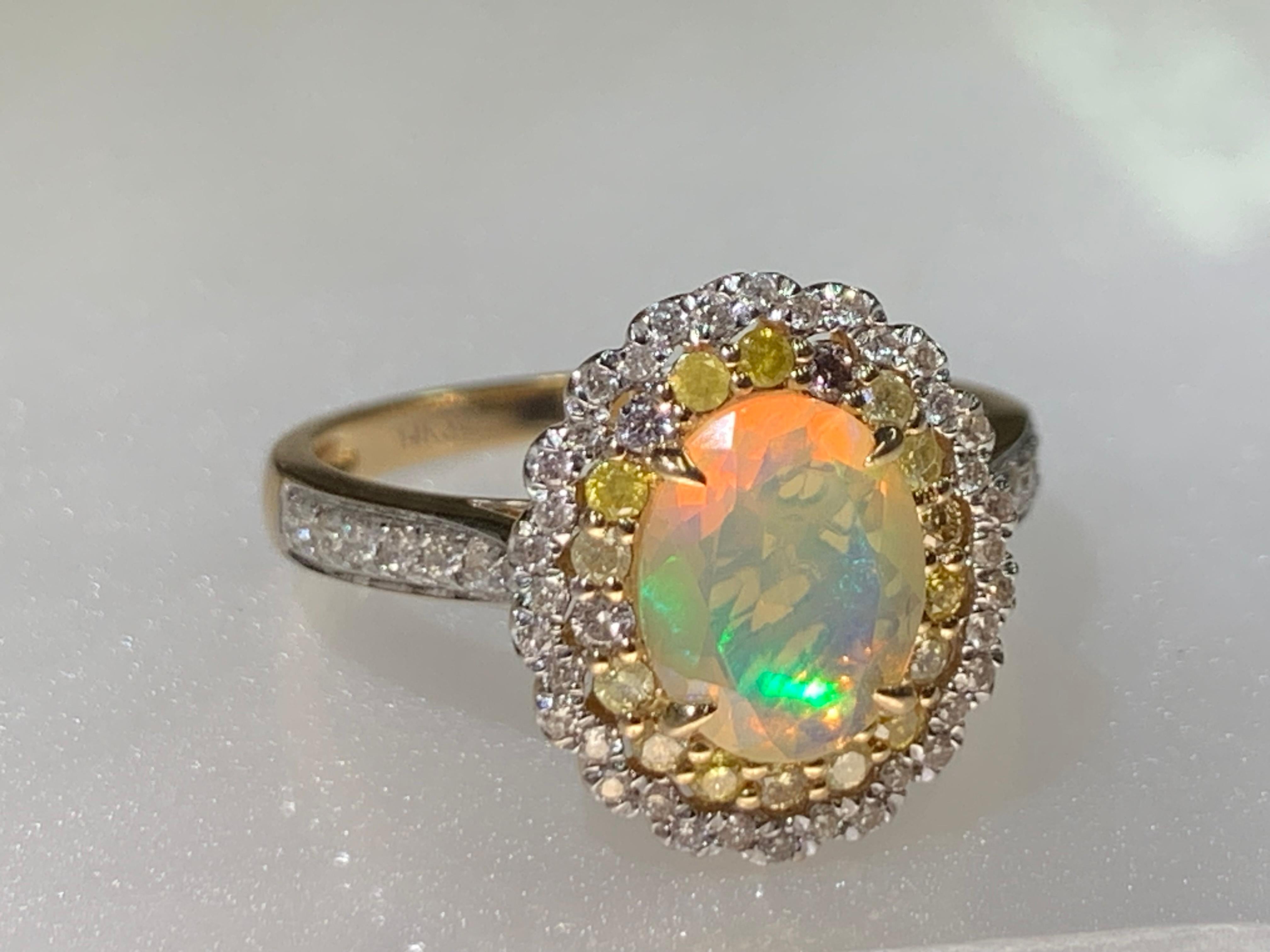 Äthiopischer Welo Opal Diamantring aus 14K Gelbgold Cocktail Halo Größe (Zeitgenössisch) im Angebot