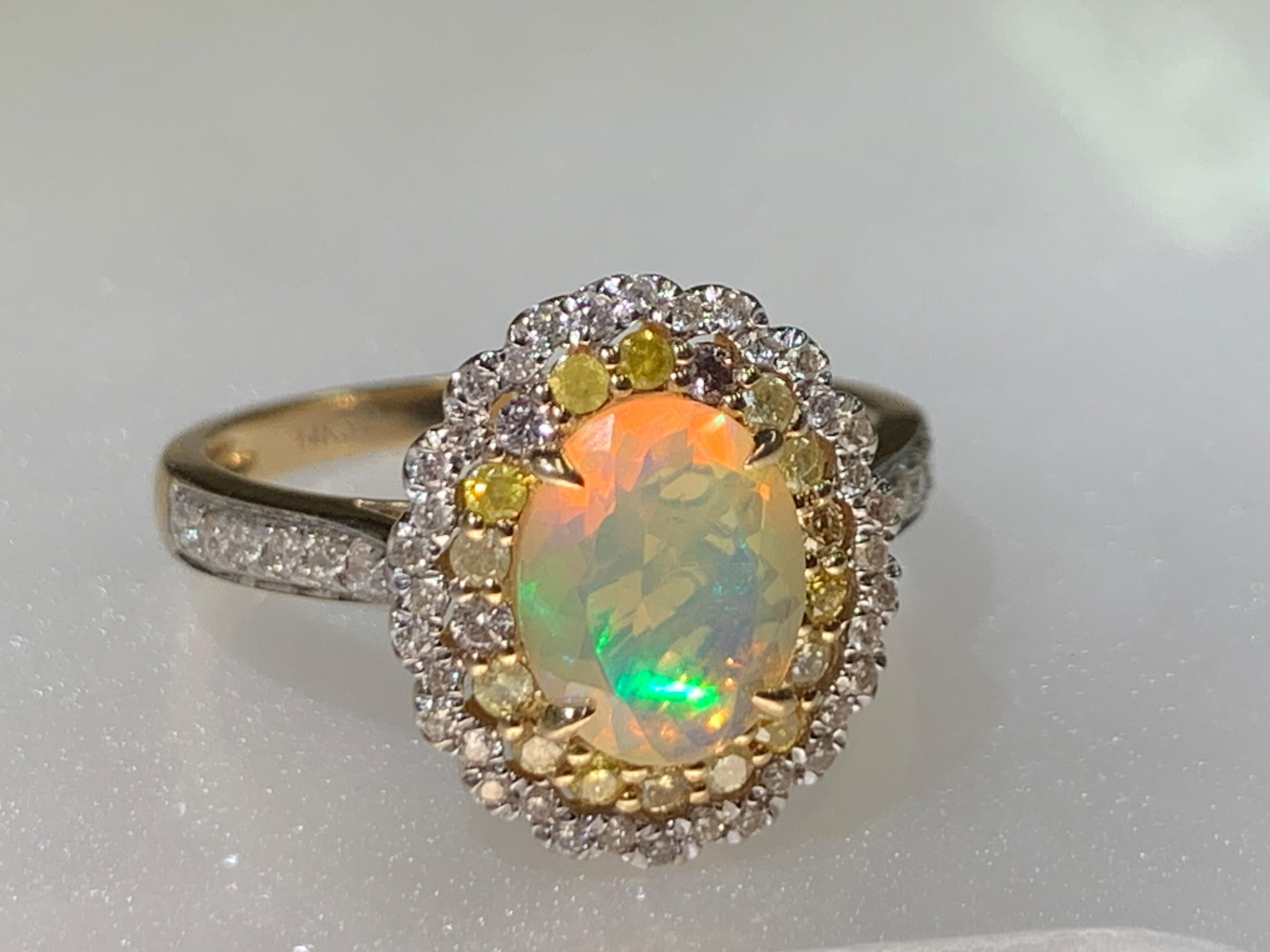 Äthiopischer Welo Opal Diamantring aus 14K Gelbgold Cocktail Halo Größe (Ovalschliff) im Angebot