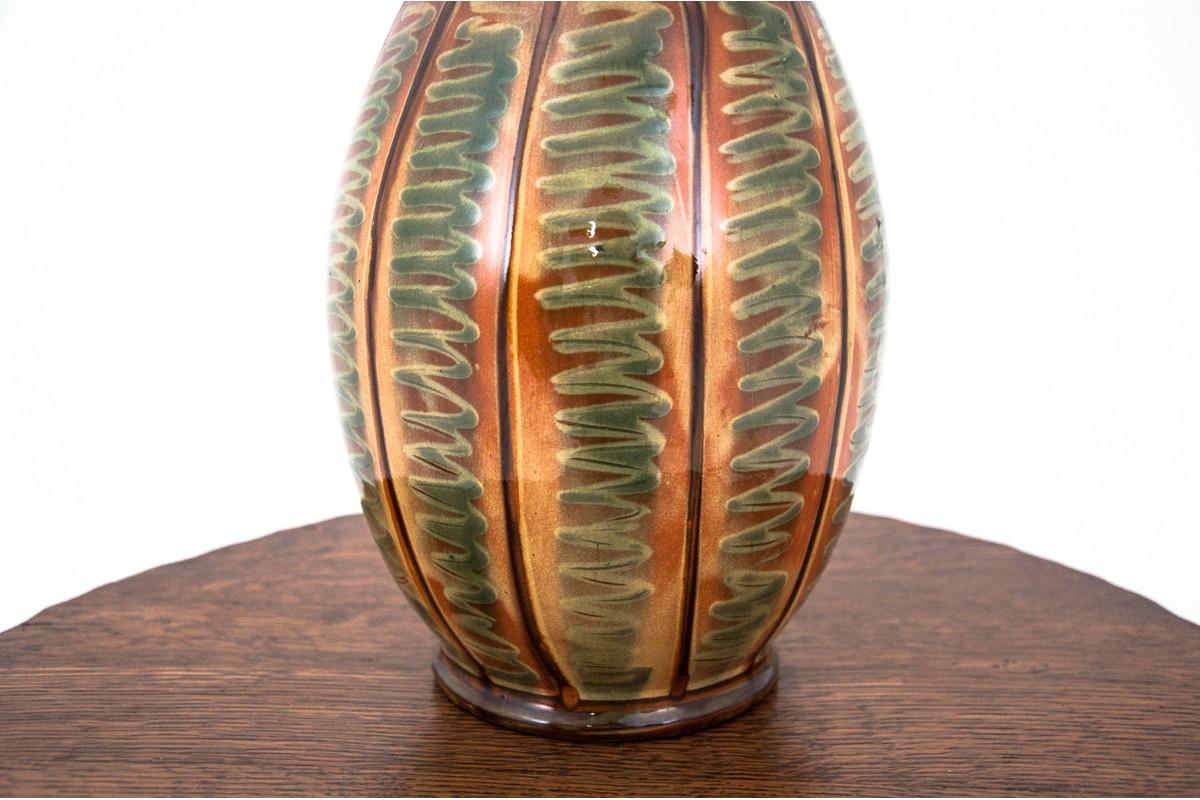Earthenware vase.
Very good condition.
Measures: height: 34 cm, diameter 17 cm.

   
   