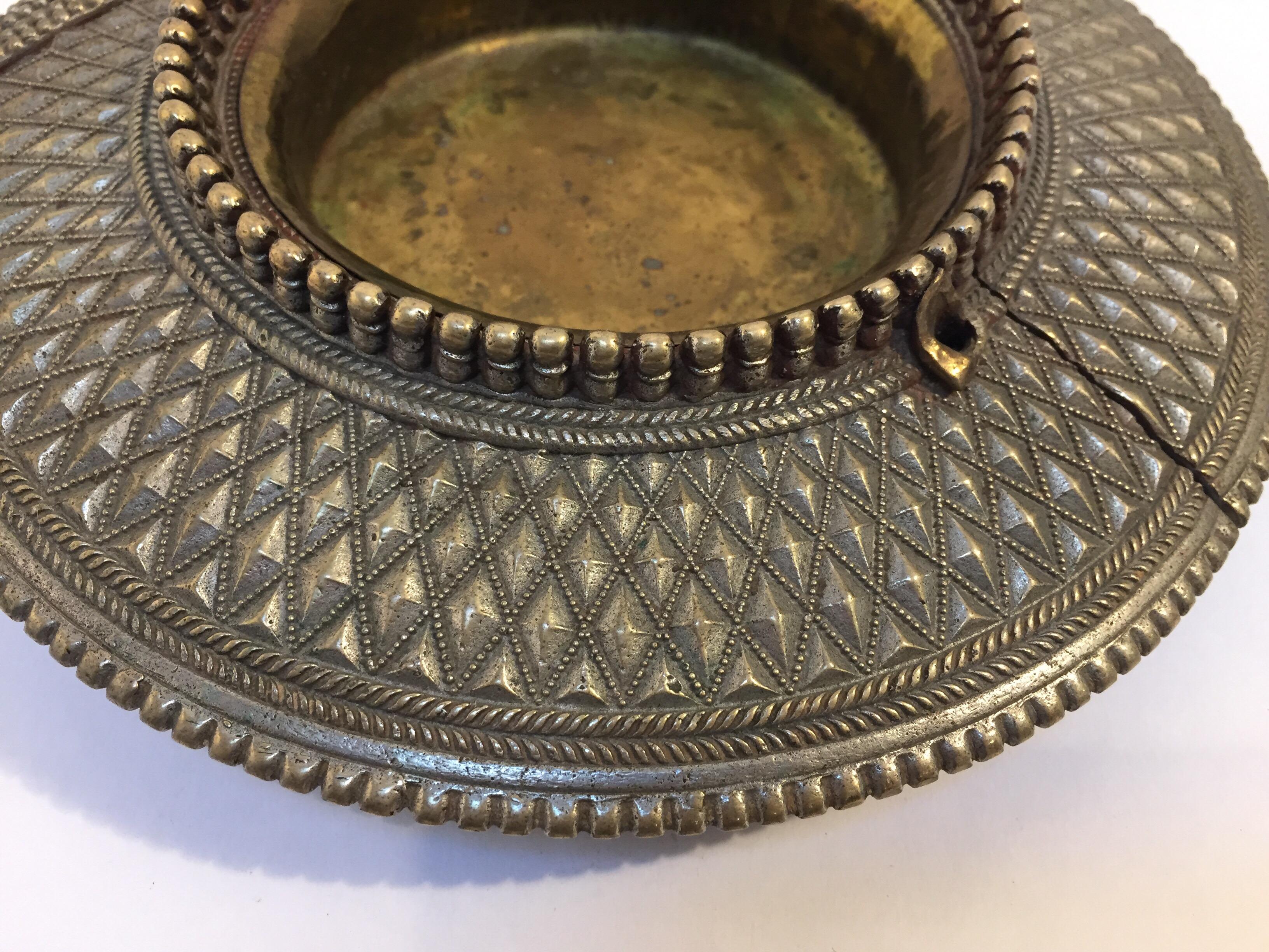 Fait main Bracelet traditionnel ancien à chevilles en laiton ethnique d'Inde Vide Poche en vente