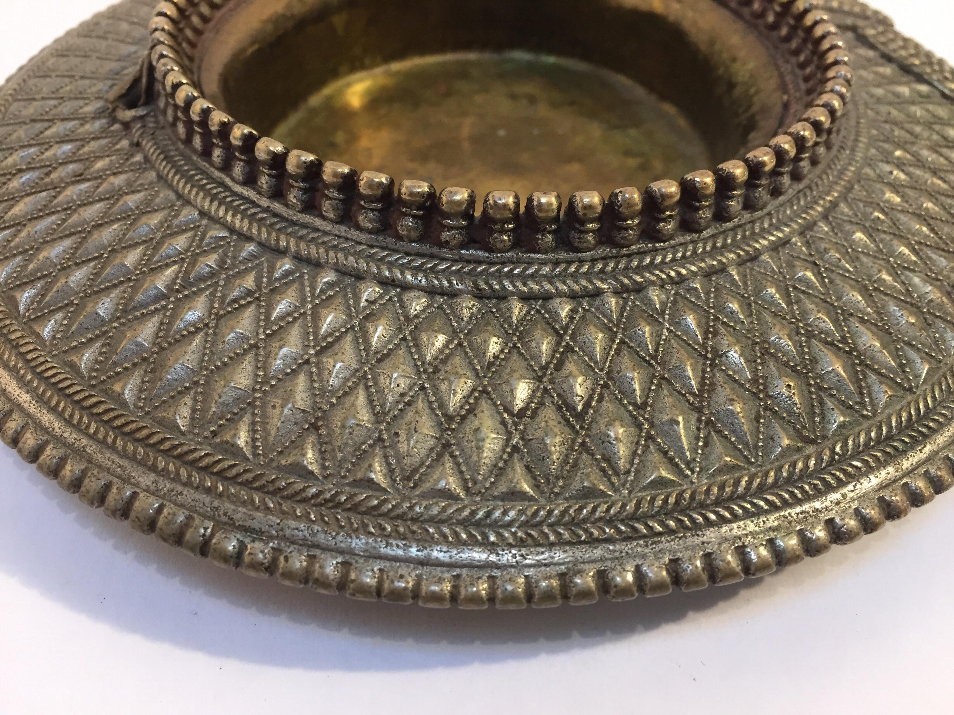 Antique Ethnic Brass Traditional Anklet Bracelet from India Vide Poche In Good Condition For Sale In North Hollywood, CA