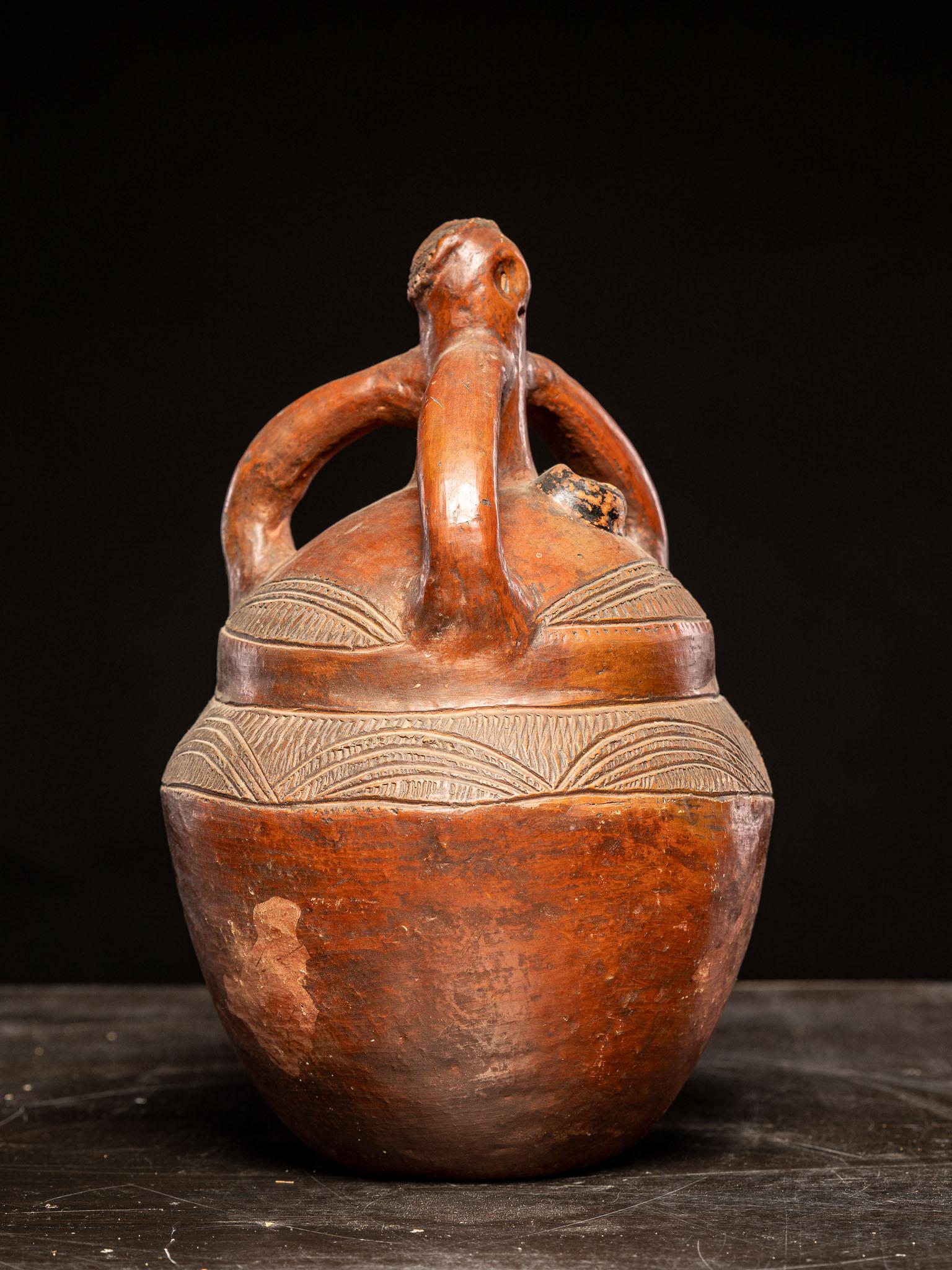 Ethnic Design-Anthropomorphic ceramic vessel, Luba People, DRC. (20. Jahrhundert) im Angebot