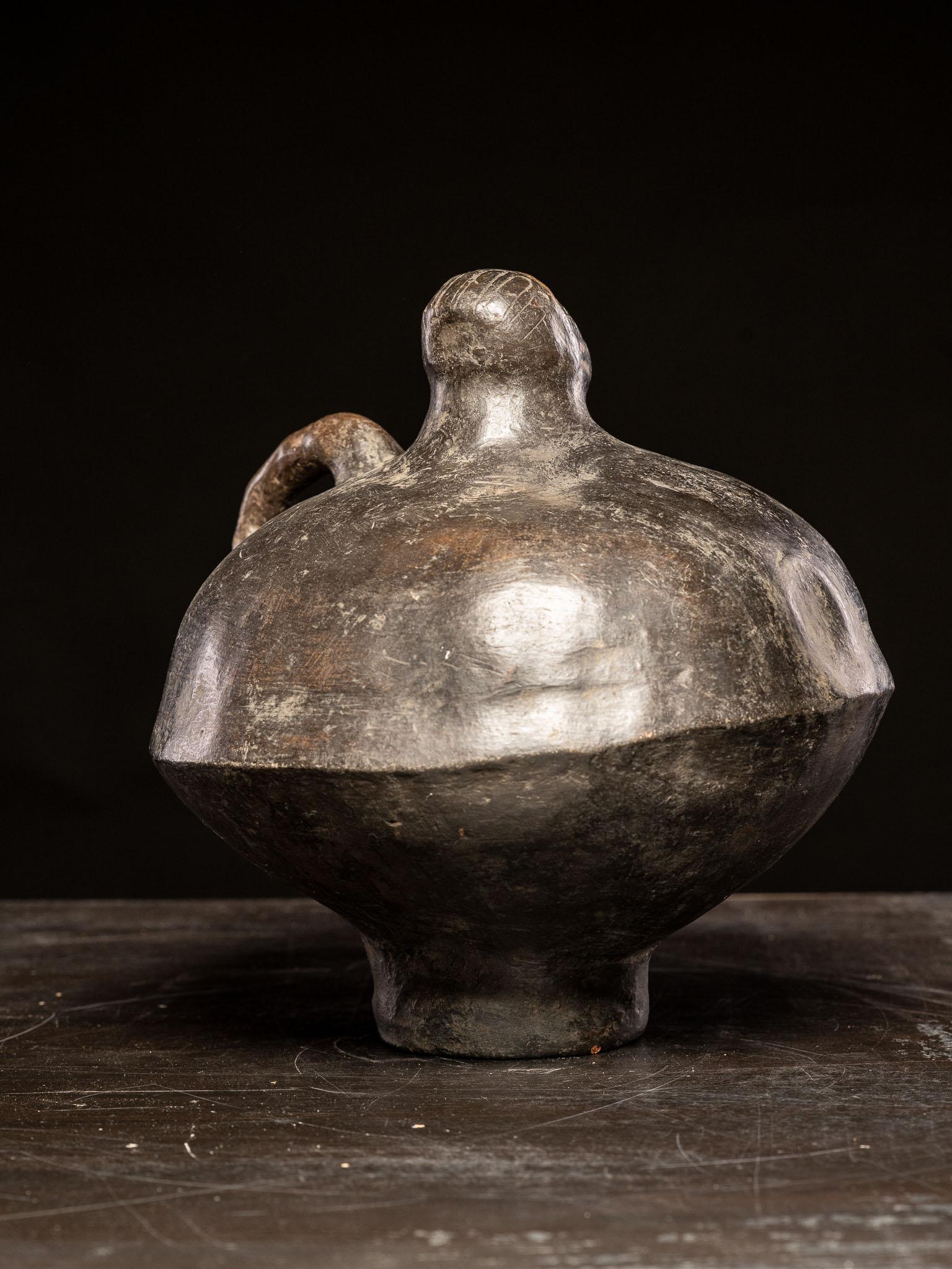 20th Century Ethnic Design-Anthropomorphic ceramic vessel, Luba People, DRC. For Sale