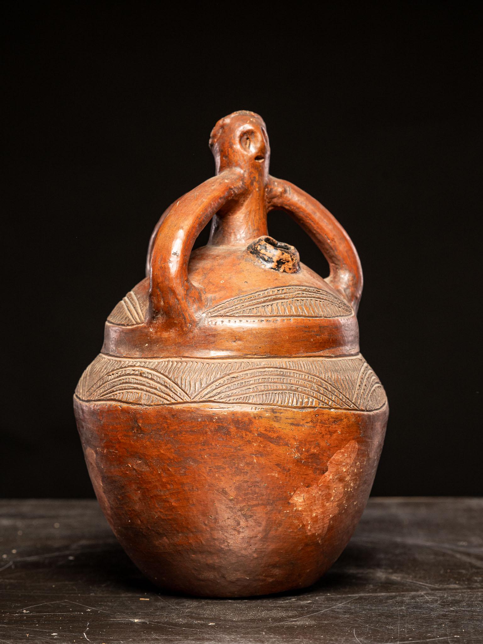 Ethnic Design-Anthropomorphic ceramic vessel, Luba People, DRC. (Terrakotta) im Angebot
