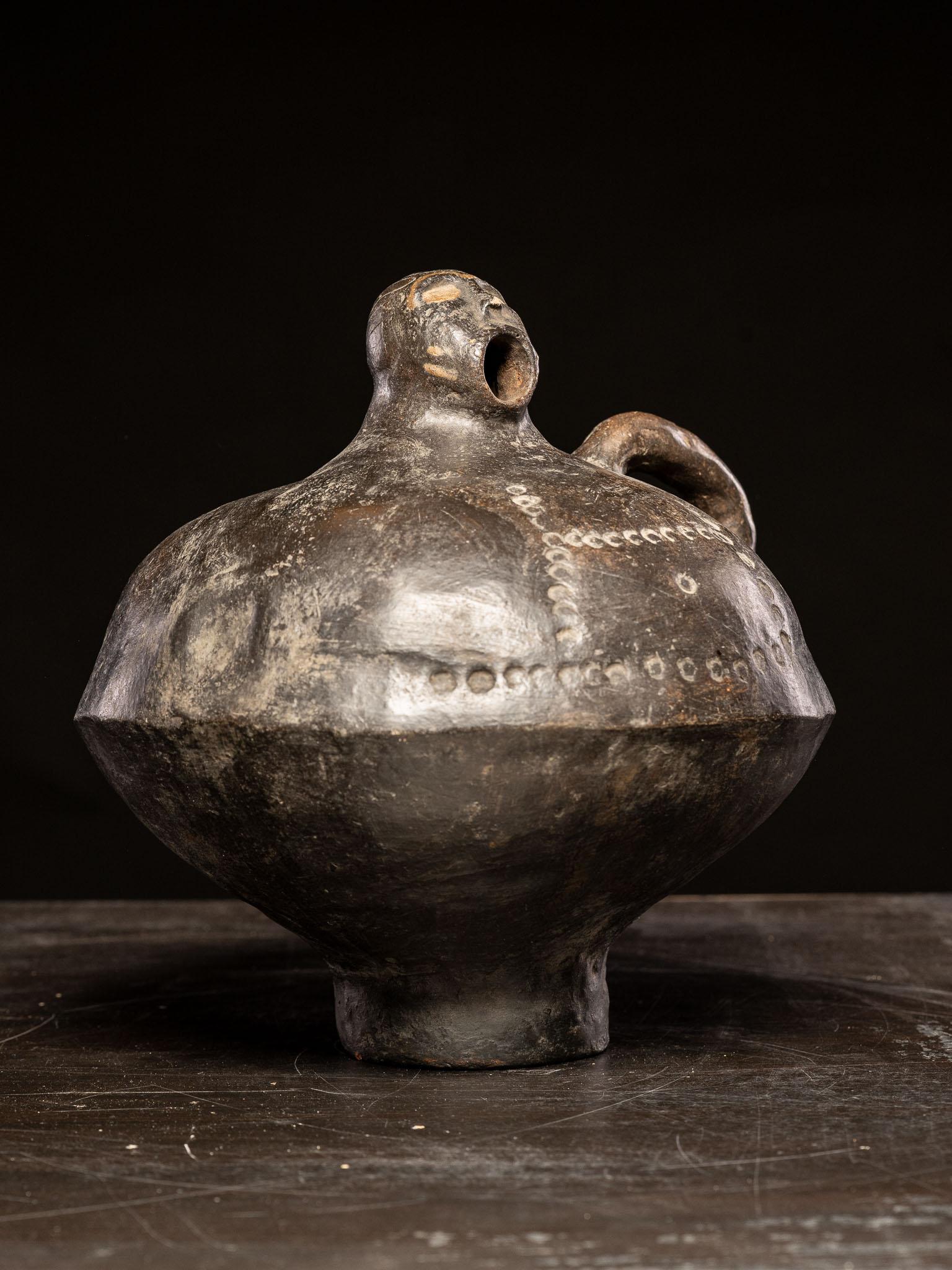 Ethnic Design-Anthropomorphic ceramic vessel, Luba People, DRC. For Sale 1