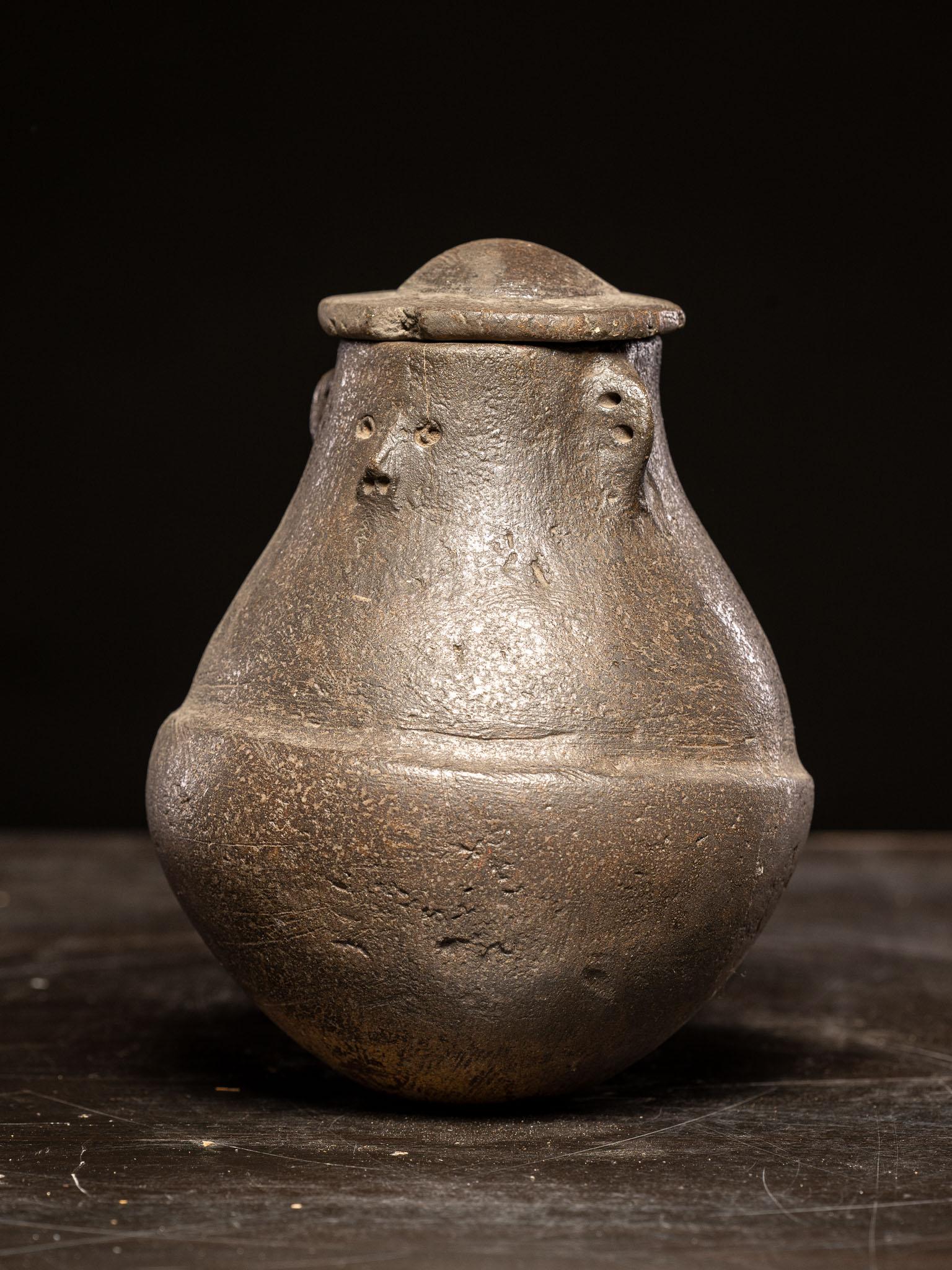 Congolese Ethnic Design-Anthropomorphic ceramic vessel, Zande People, DRC For Sale