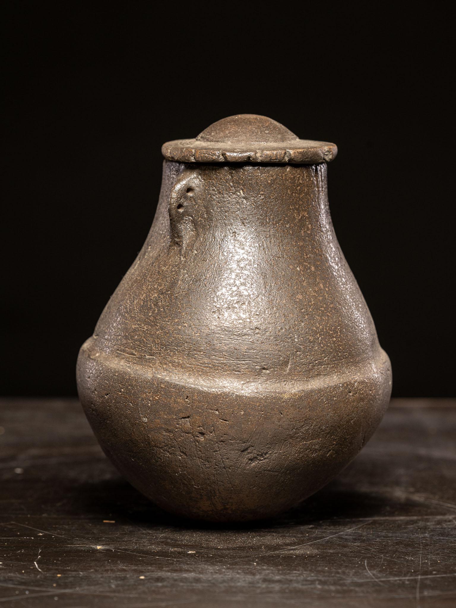 Ethnic Design-Anthropomorphic ceramic vessel, Zande People, DRC In Good Condition For Sale In Leuven , BE