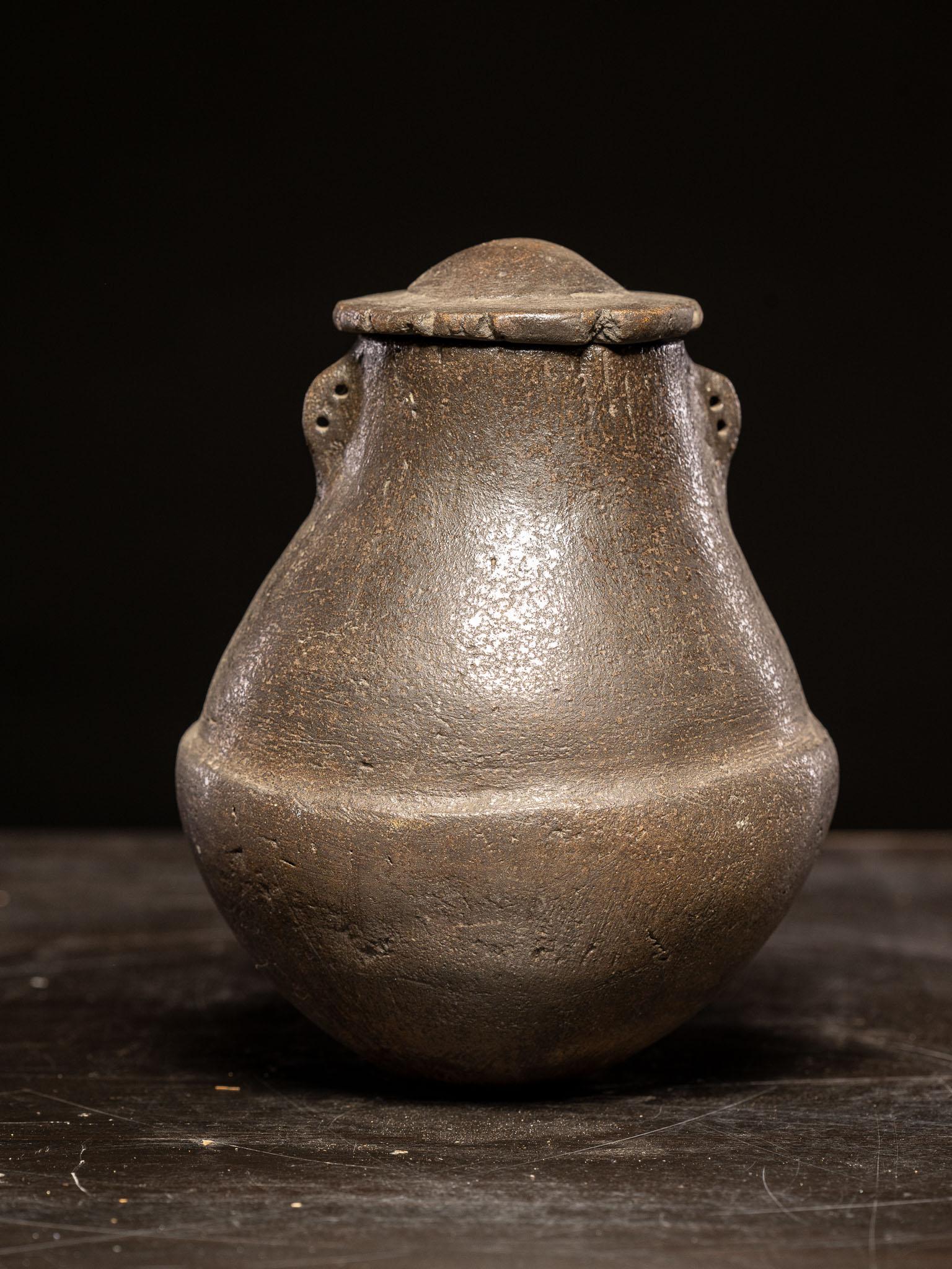 20th Century Ethnic Design-Anthropomorphic ceramic vessel, Zande People, DRC For Sale