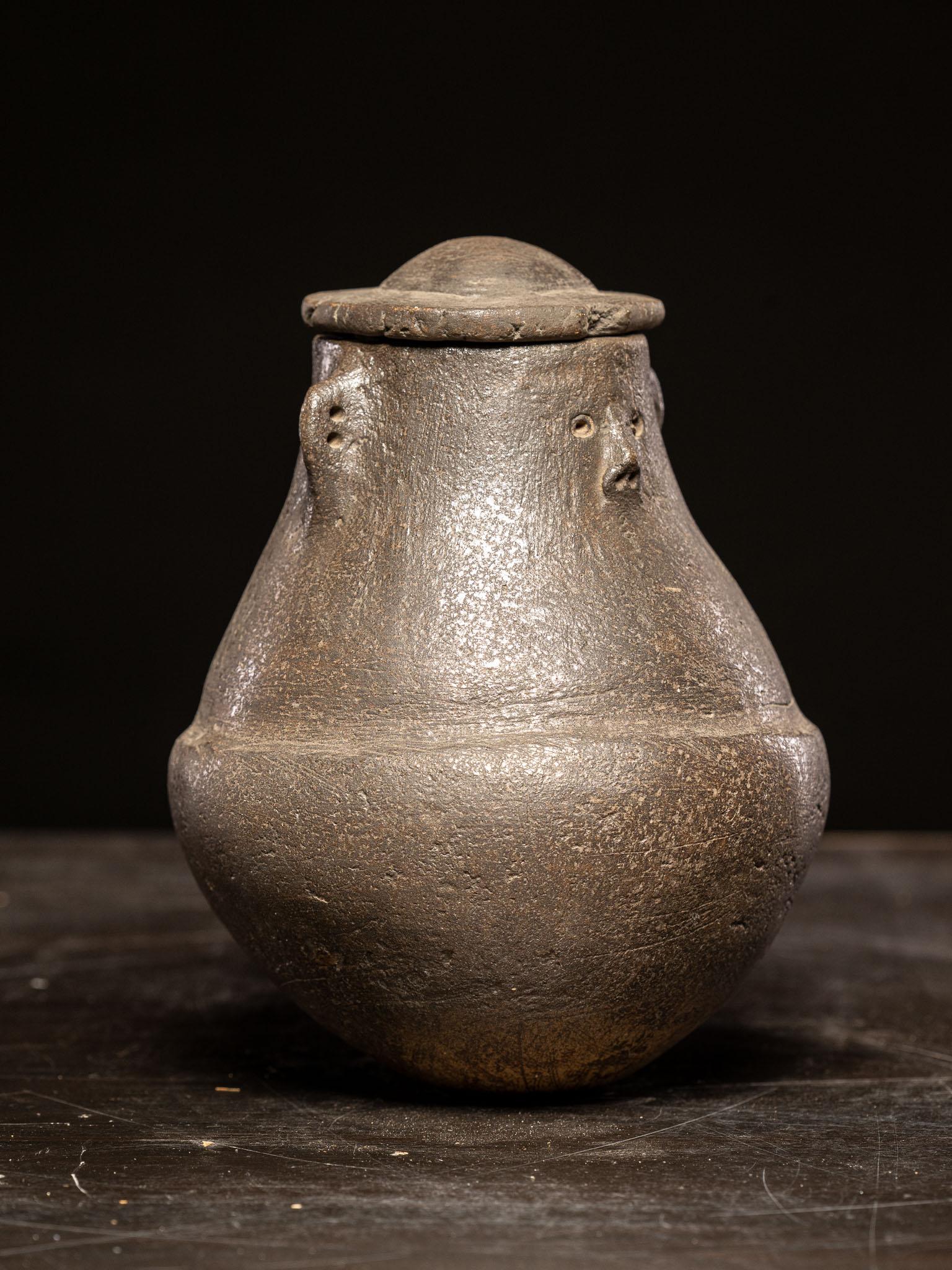 Ethnic Design-Anthropomorphic ceramic vessel, Zande People, DRC For Sale 2