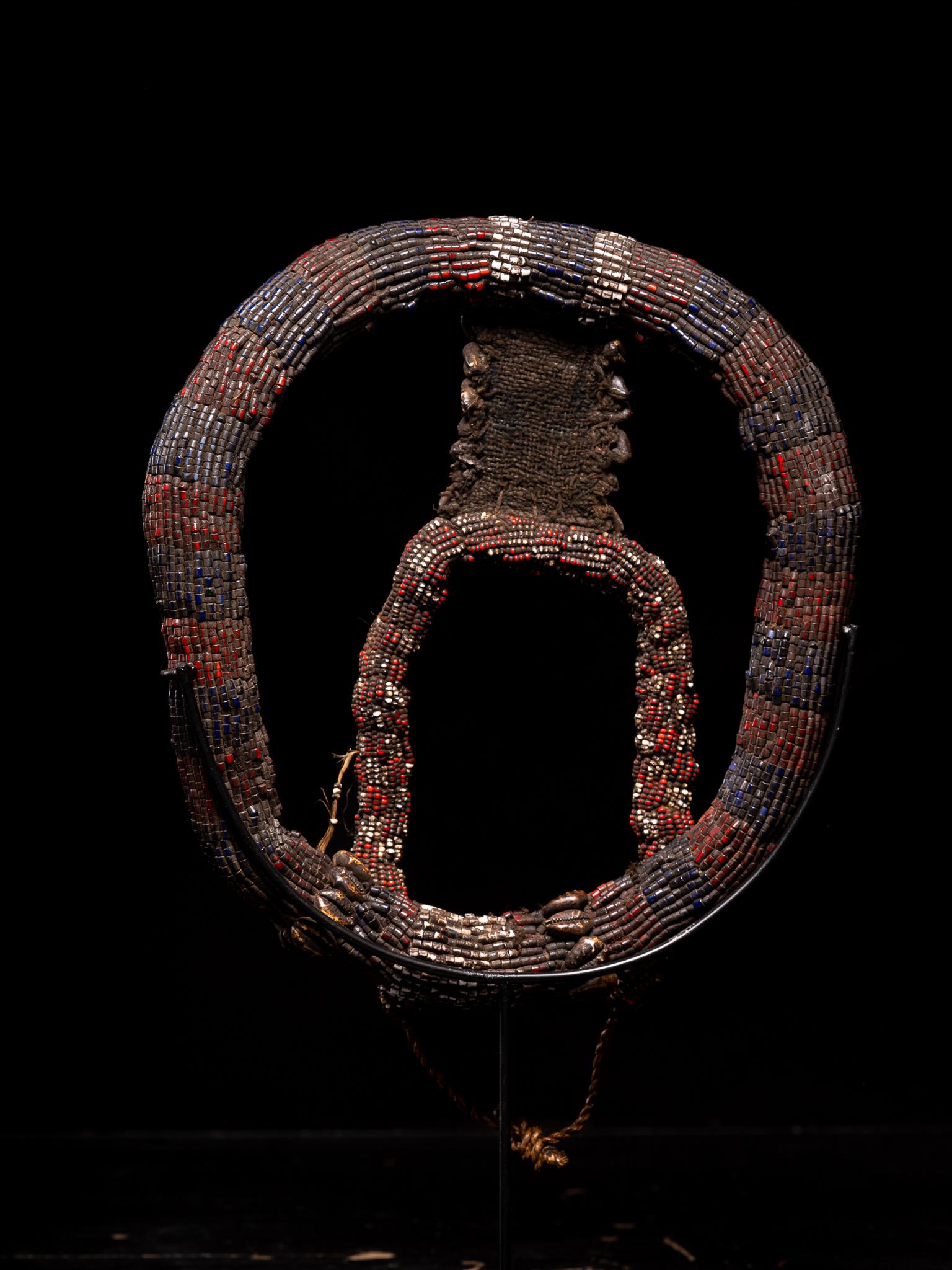 Ethnic Design-Bamileke beaded Collar Torque with pendant, Grasslands, Cameroom. In Good Condition For Sale In Leuven , BE