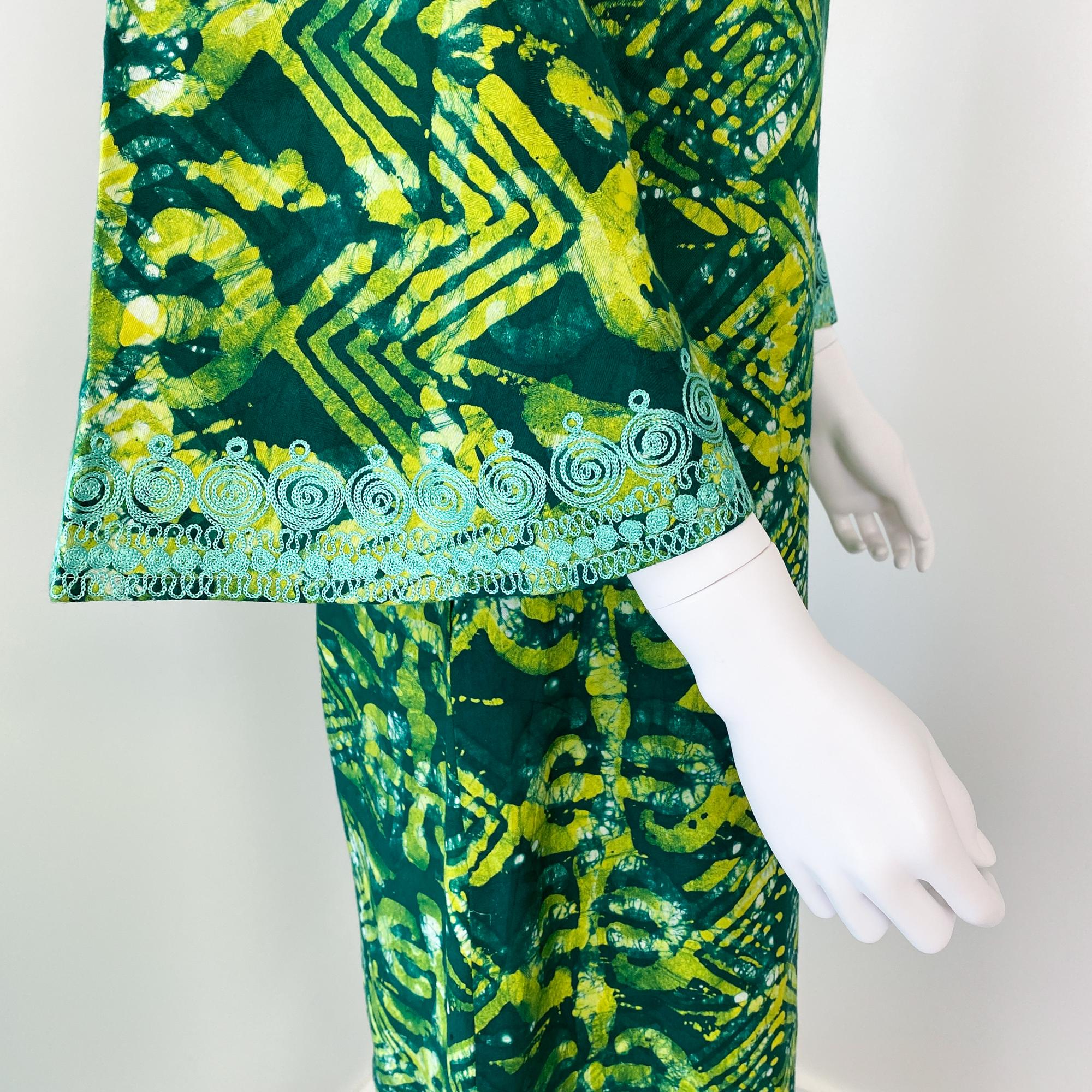 Robe longue en coton marocain imprimé ethnique vert avec broderie Taille 8/10, années 1970 en vente 6