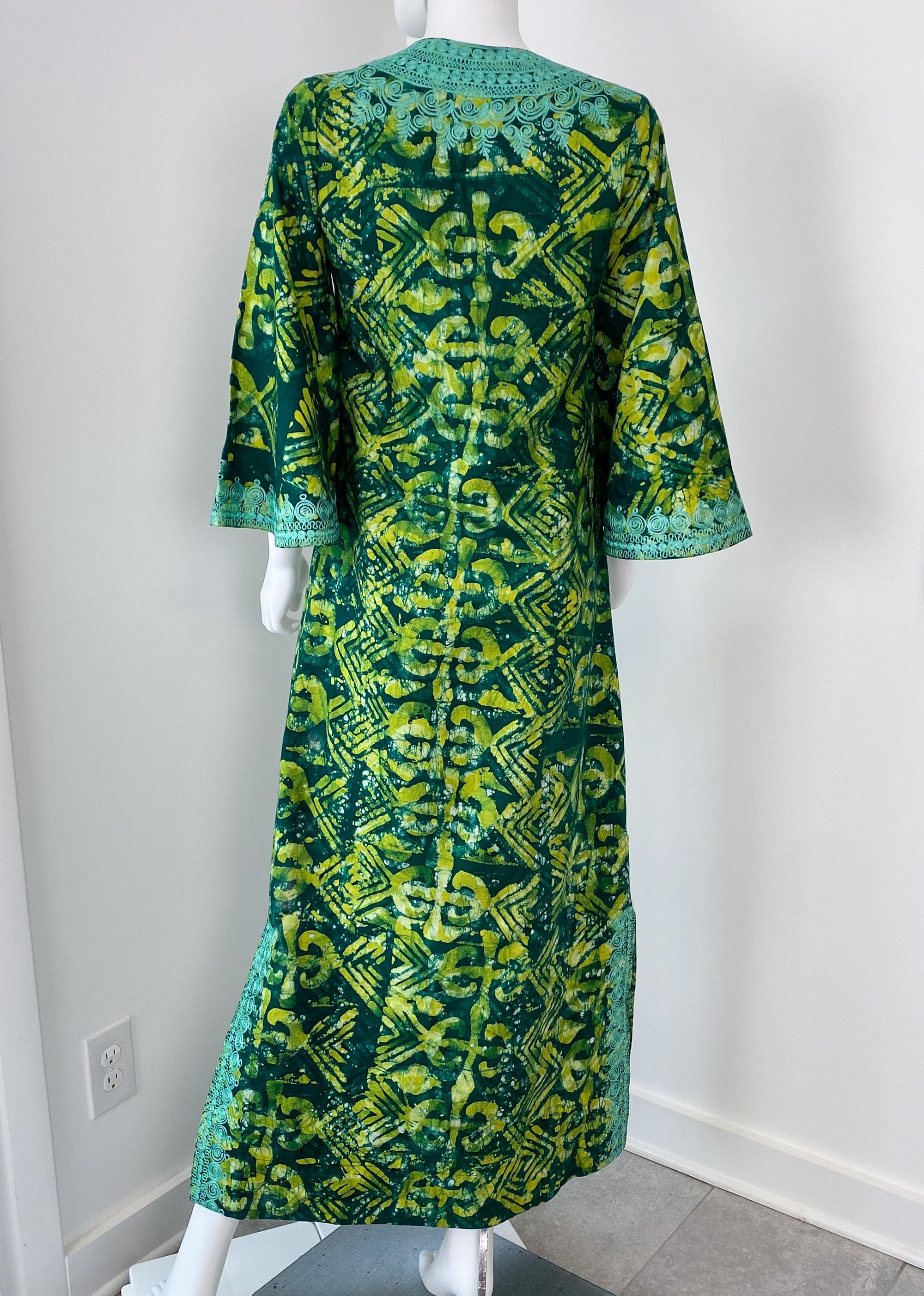 Robe longue en coton marocain imprimé ethnique vert avec broderie Taille 8/10, années 1970 en vente 7