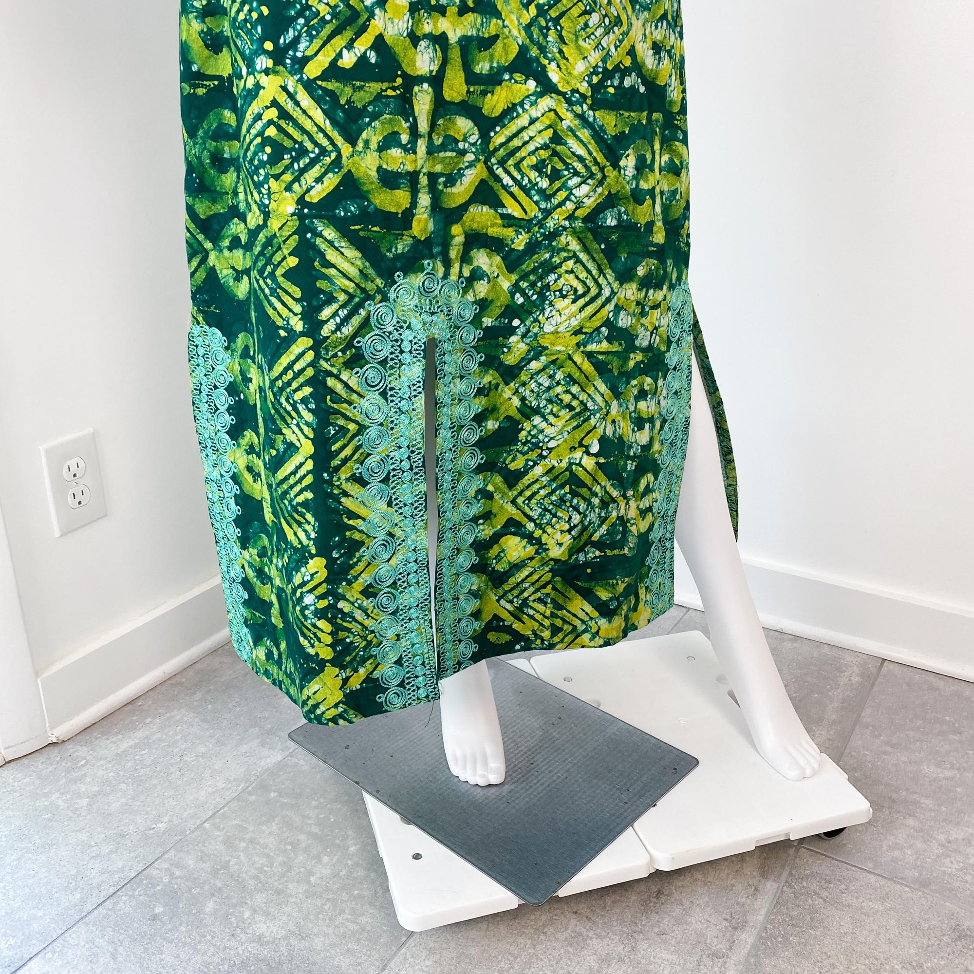 Robe longue en coton marocain imprimé ethnique vert avec broderie Taille 8/10, années 1970 Pour femmes en vente