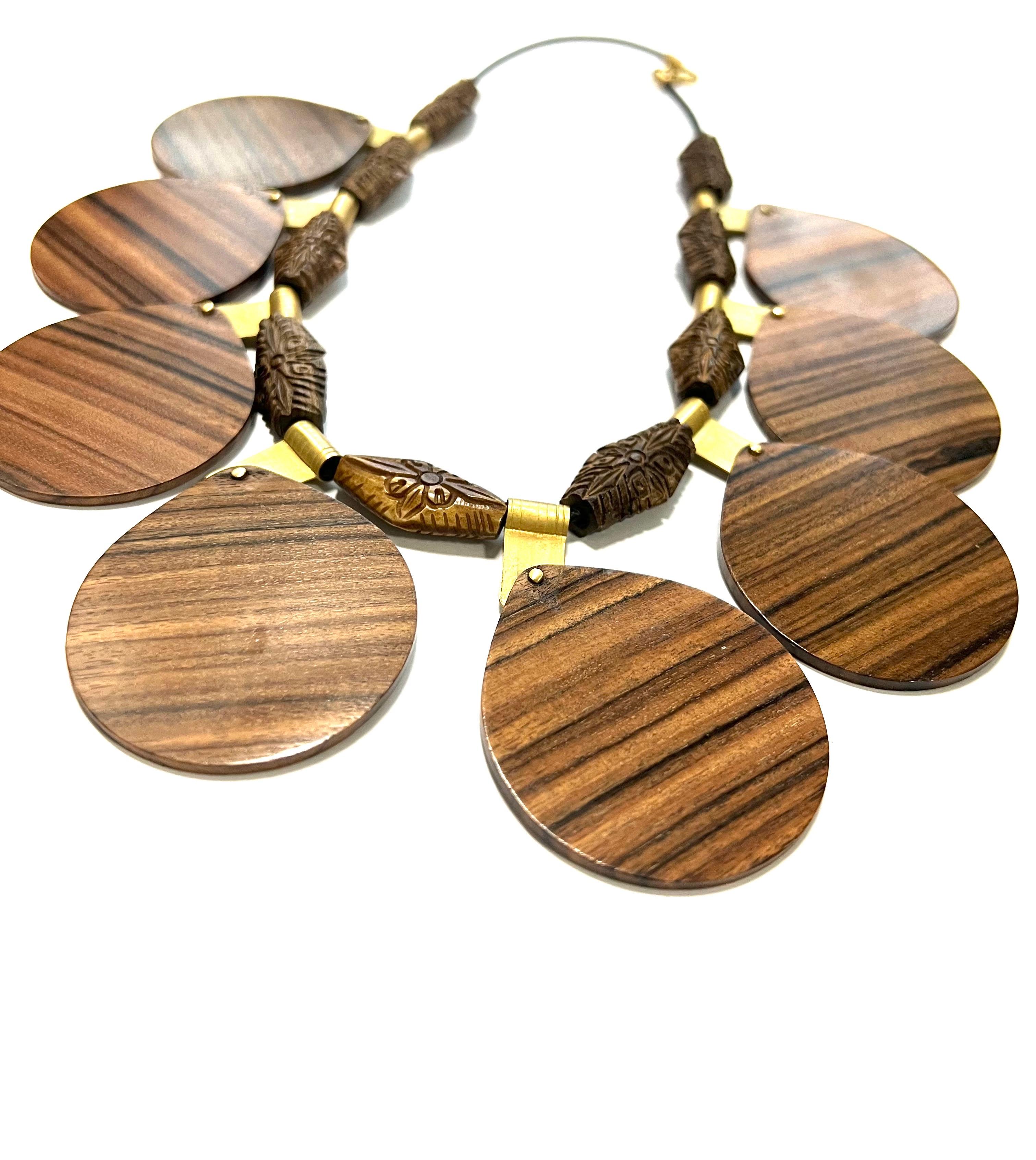 Ethnische Halskette aus Palissander und 18k Gelbgold im Zustand „Neu“ im Angebot in Milano, Lombardia