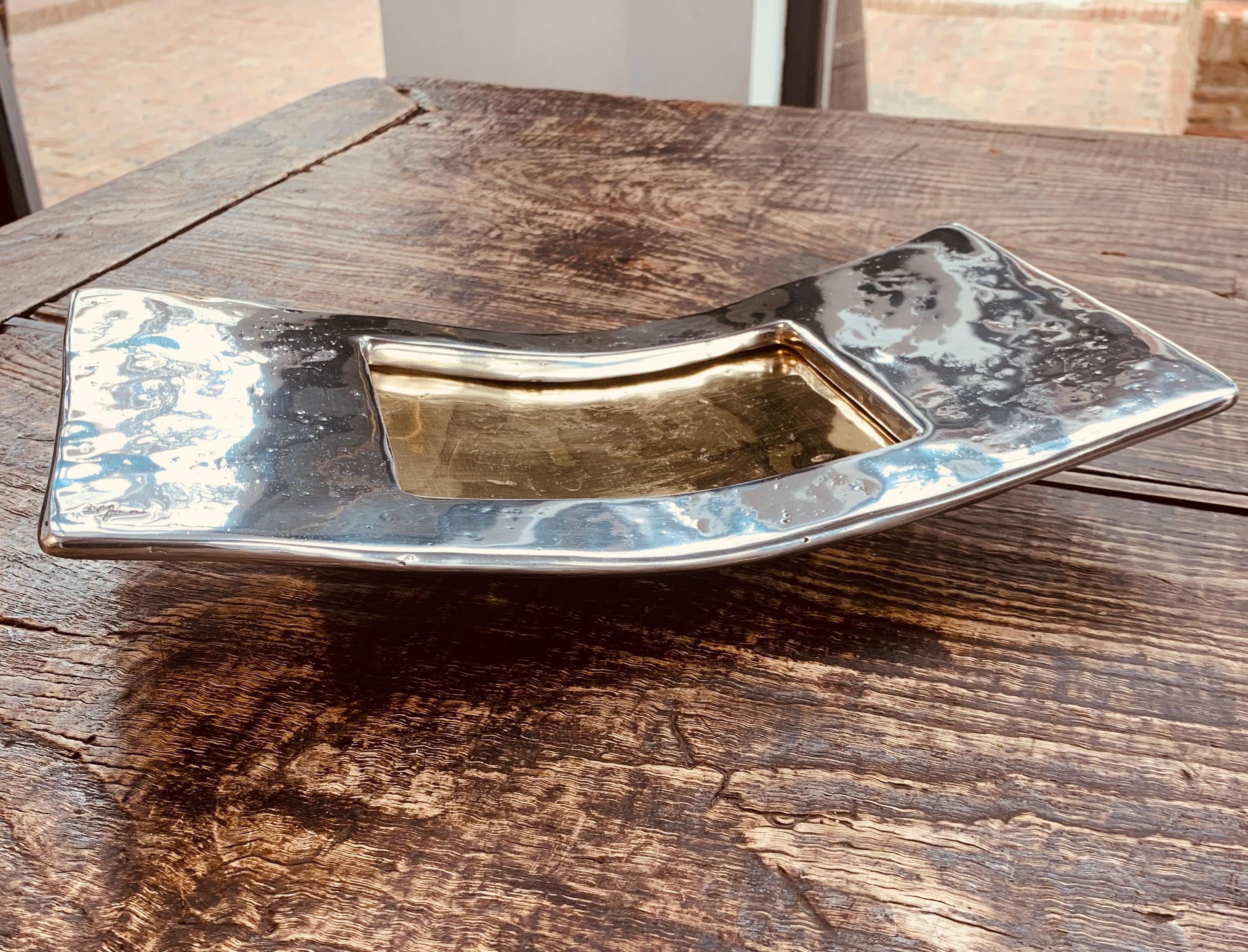 The decorative tray  was created by David Marshall, it is made of sand cast aluminum and sand cast brass.
Handmade, mounted and finished in our foundry and workshop in Spain from recycled materials.
Certified authentic by the Artist David Marshall