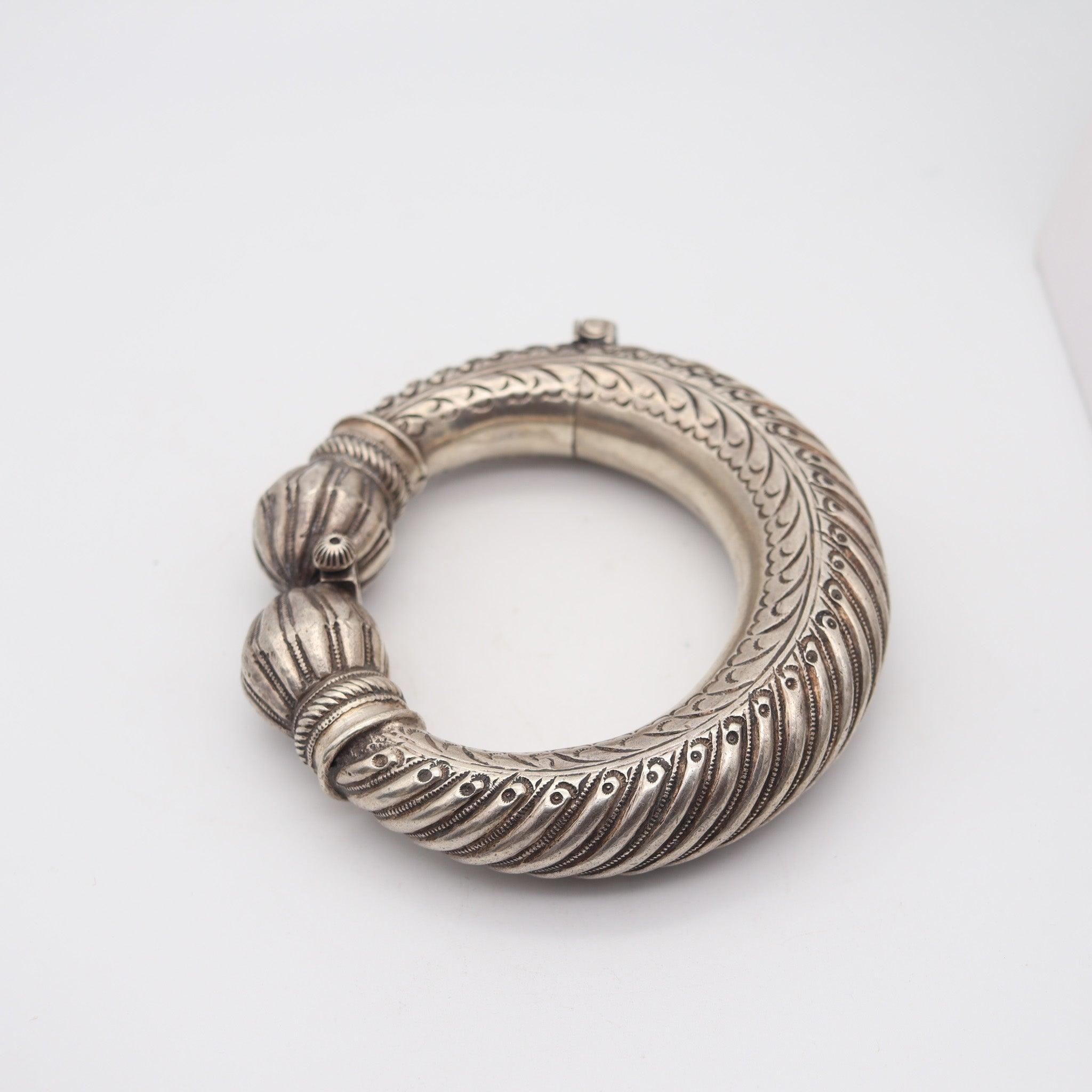 Anglo-indiano Bracciale antico d'argento A. Silver 1880 Bracciale antico Bangle Cavigliera Rajasthan Sud in vendita