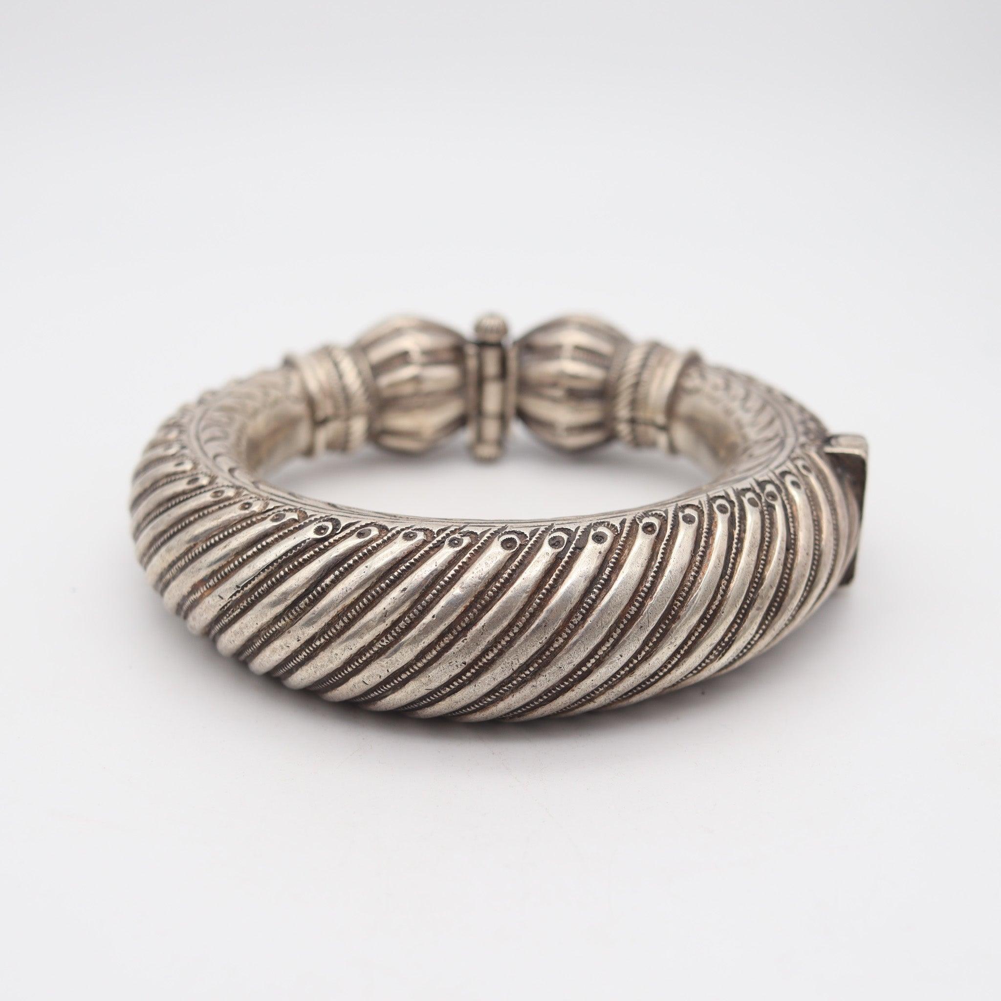 Donna Bracciale antico d'argento A. Silver 1880 Bracciale antico Bangle Cavigliera Rajasthan Sud in vendita