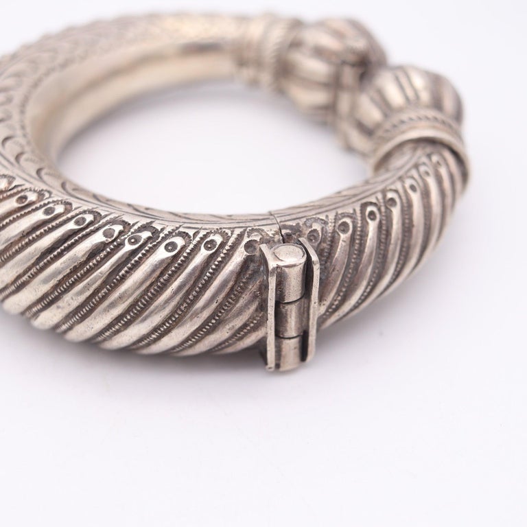 Bracelet Jonc Vintage En Métal Argenté - Style Ethnique Et Ancien, Probablement Laiton Ou Cuivre, Occasion