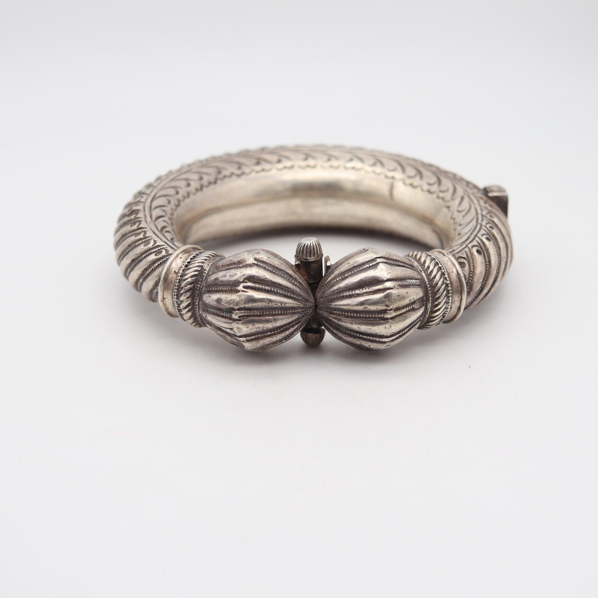 Anglo-indiano Braccialetto d'argento antico TRIBALE ETNICO 1880 Rajasthan Sud India in vendita