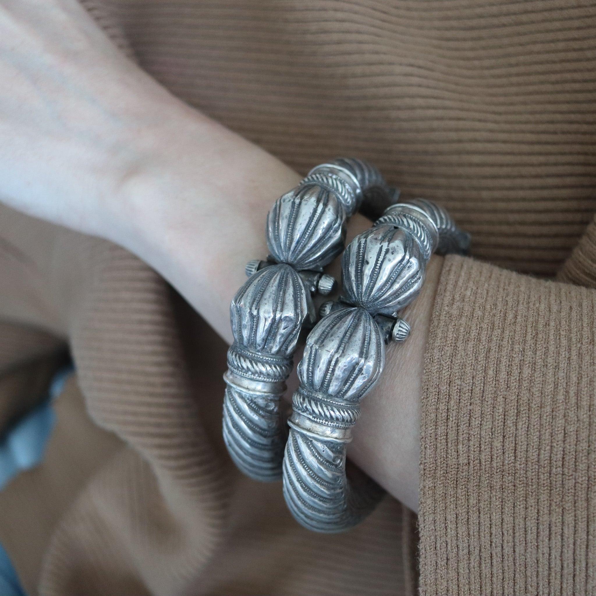Braccialetto d'argento antico TRIBALE ETNICO 1880 Rajasthan Sud India In condizioni ottime in vendita a Miami, FL