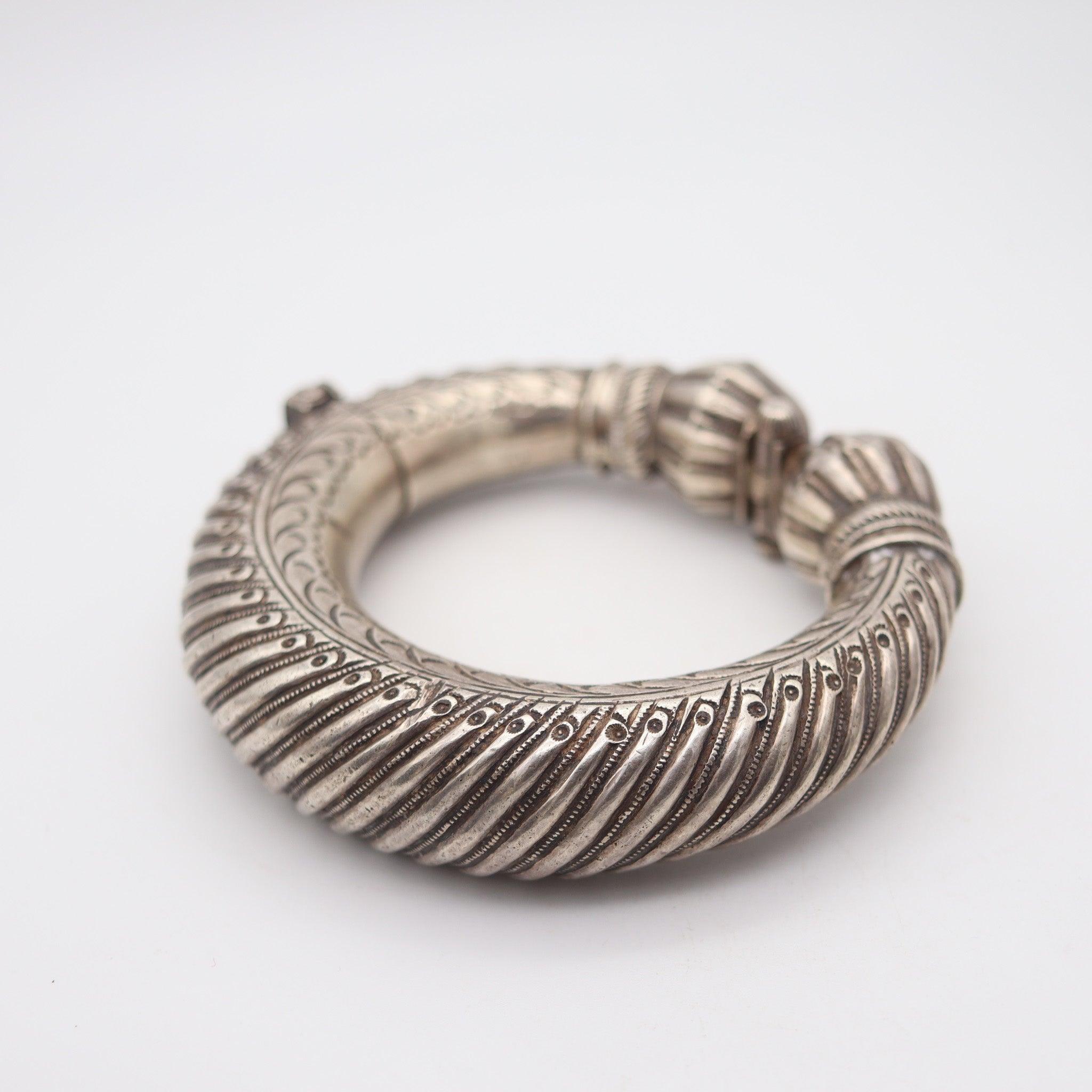 Braccialetto d'argento antico TRIBALE ETNICO 1880 Rajasthan Sud India in vendita 1