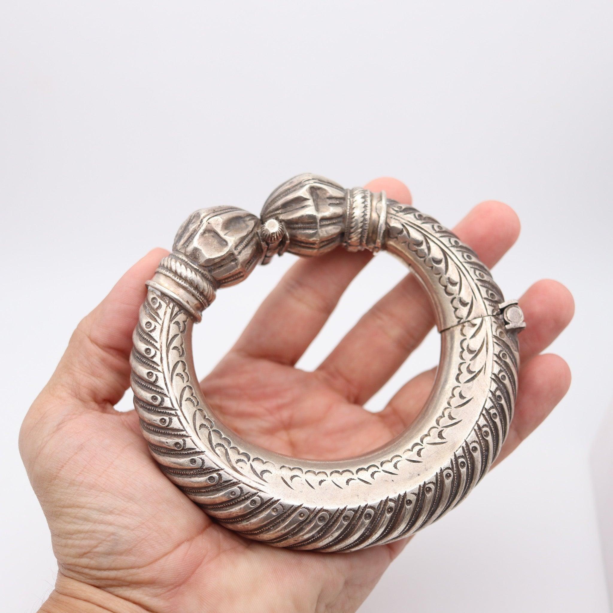 Braccialetto d'argento antico TRIBALE ETNICO 1880 Rajasthan Sud India in vendita 2