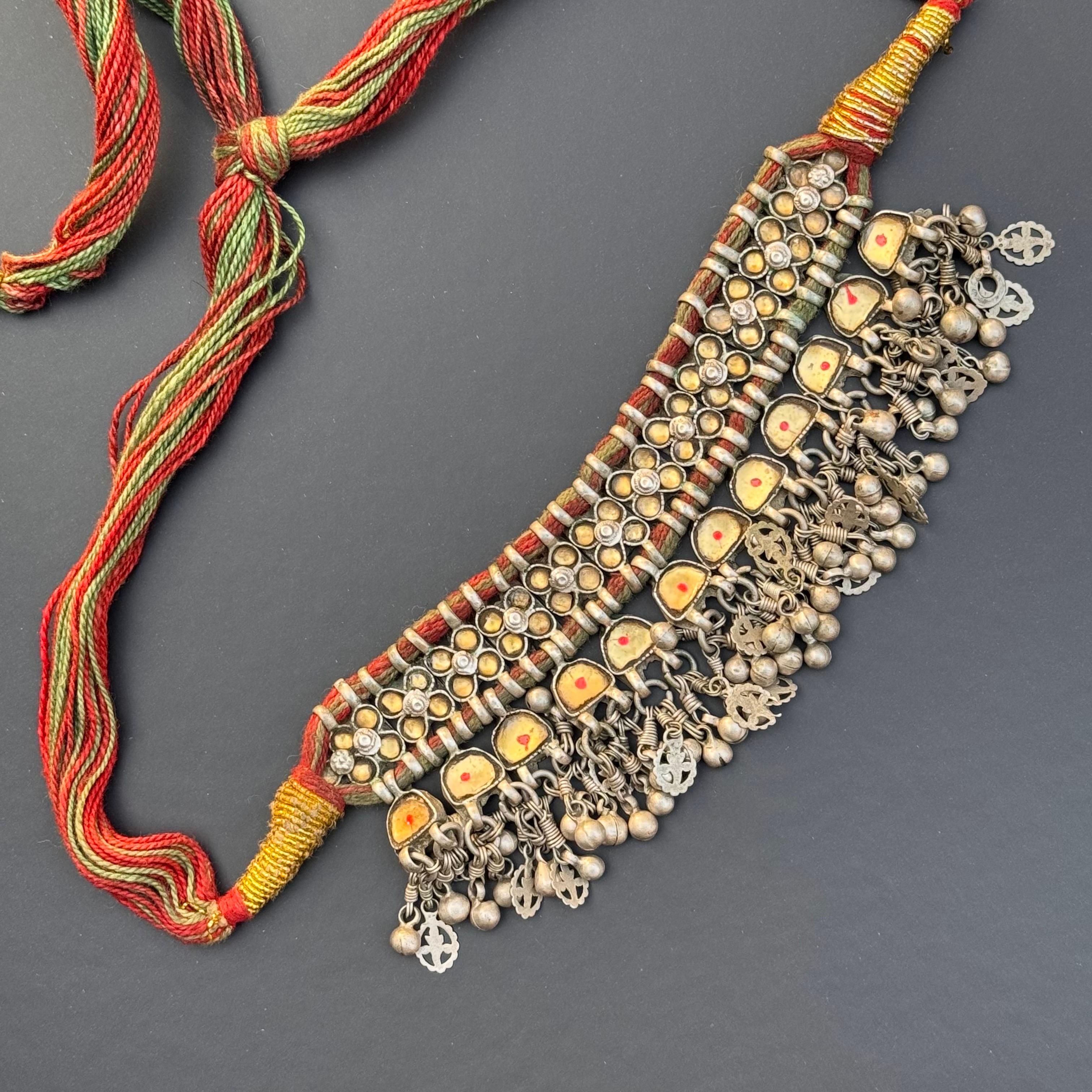 Anglo-indien Collier ras du cou Ethnic Tribal Handcraft en argent en vente