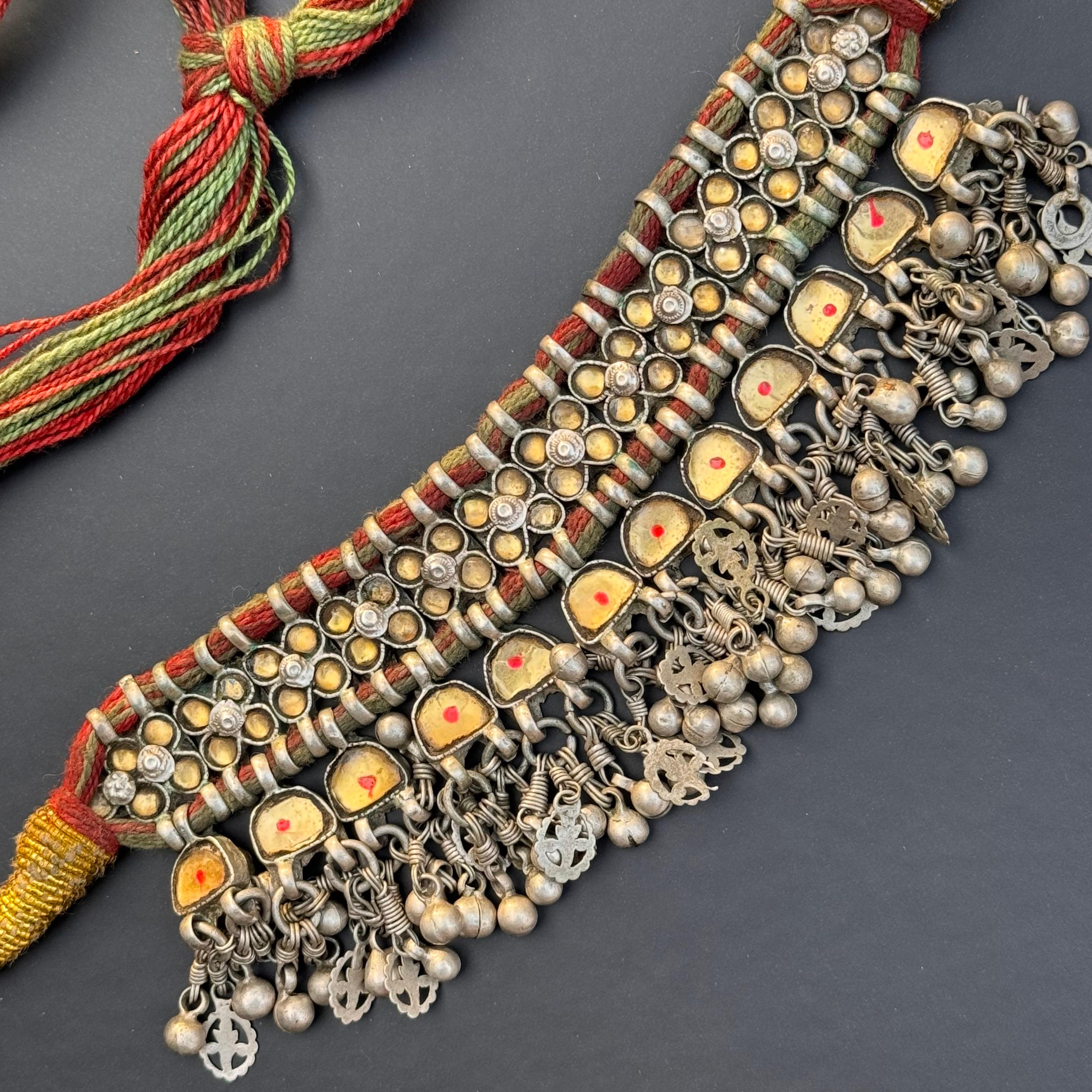 Collier ras du cou Ethnic Tribal Handcraft en argent Bon état - En vente à Monroe Township, NJ