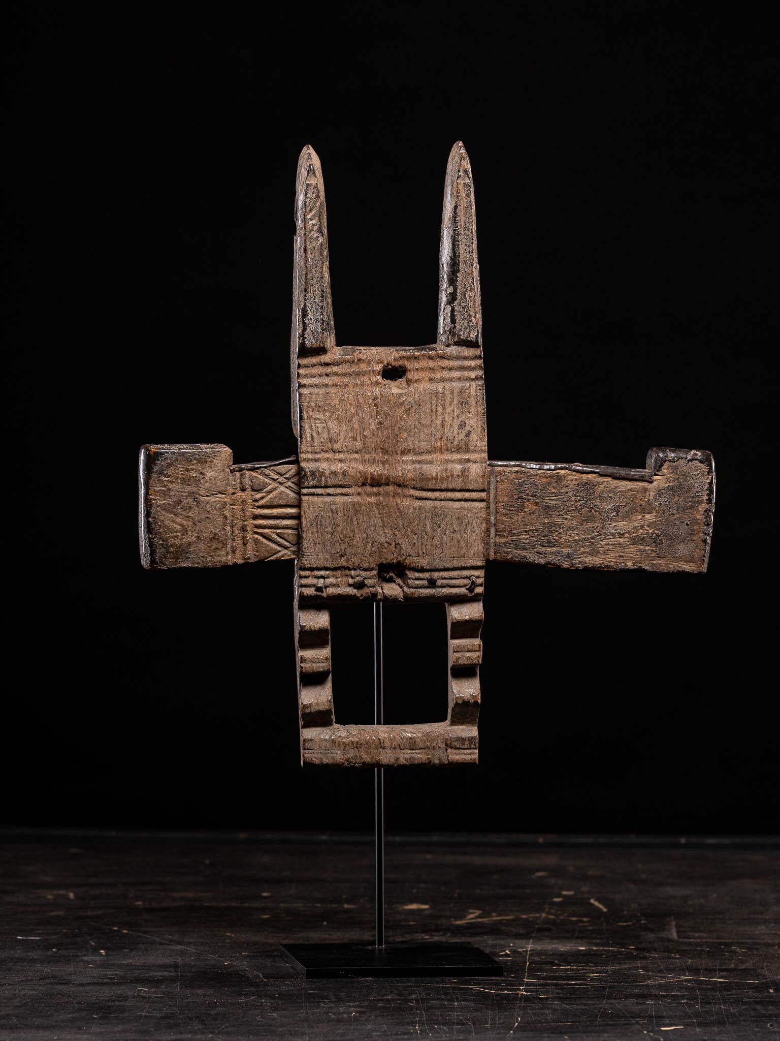 Ethnodesign collection de 12 vieilles serrures Dogon en bois Grannery fon stand du Mali en vente 6