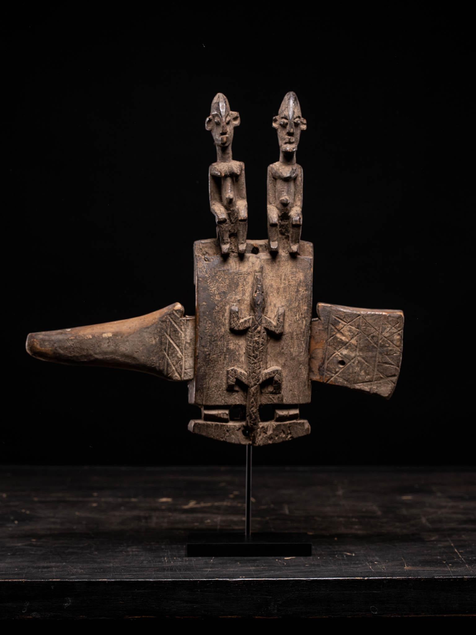 Ethnodesign collection of 12 old Dogon wooden Grannery locks fon stand from Mali In Good Condition For Sale In Leuven , BE