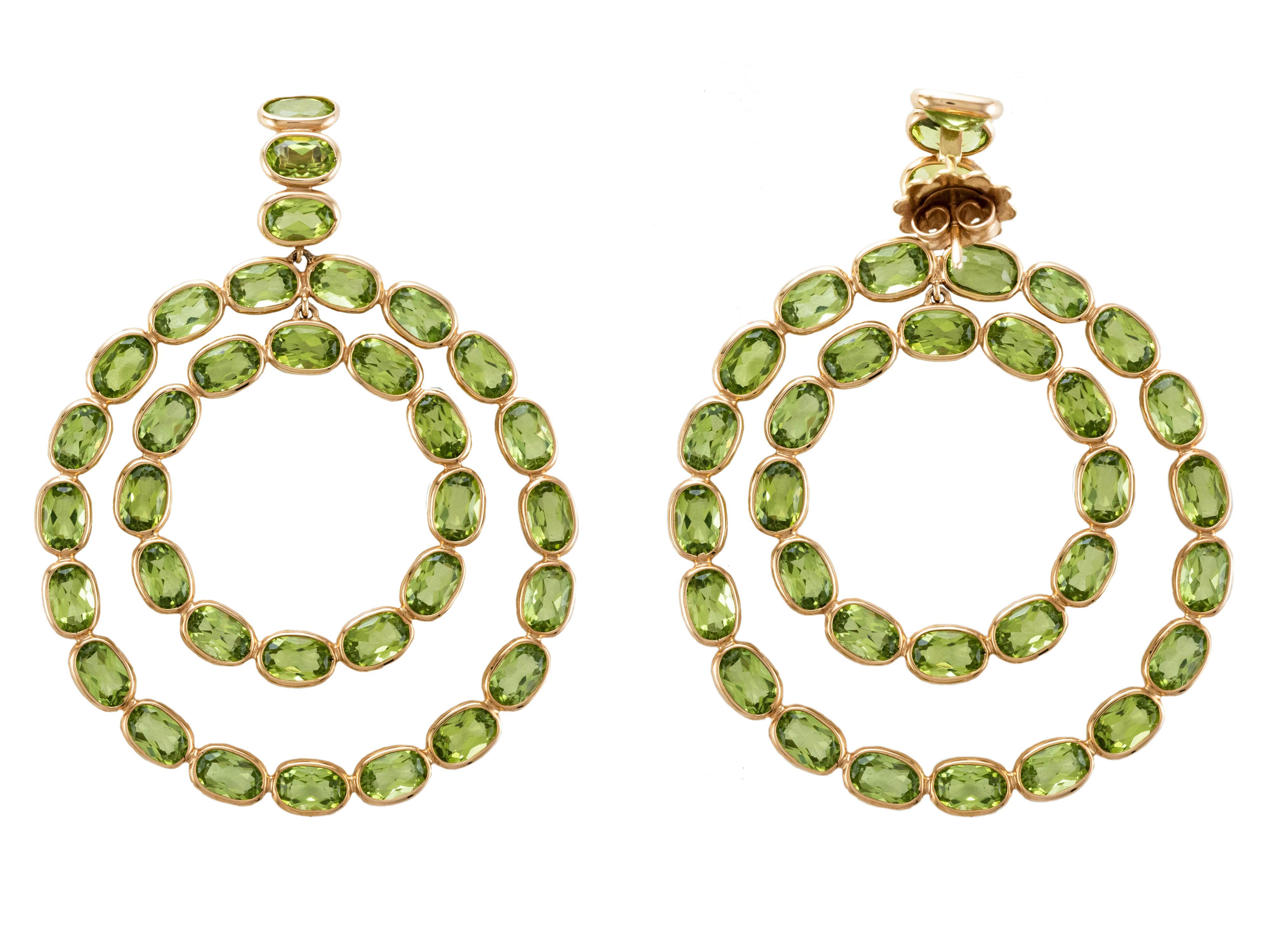 Taille ovale Etho Maria Pendants d'oreilles en or rose 18 carats avec péridots à double cercle en vente