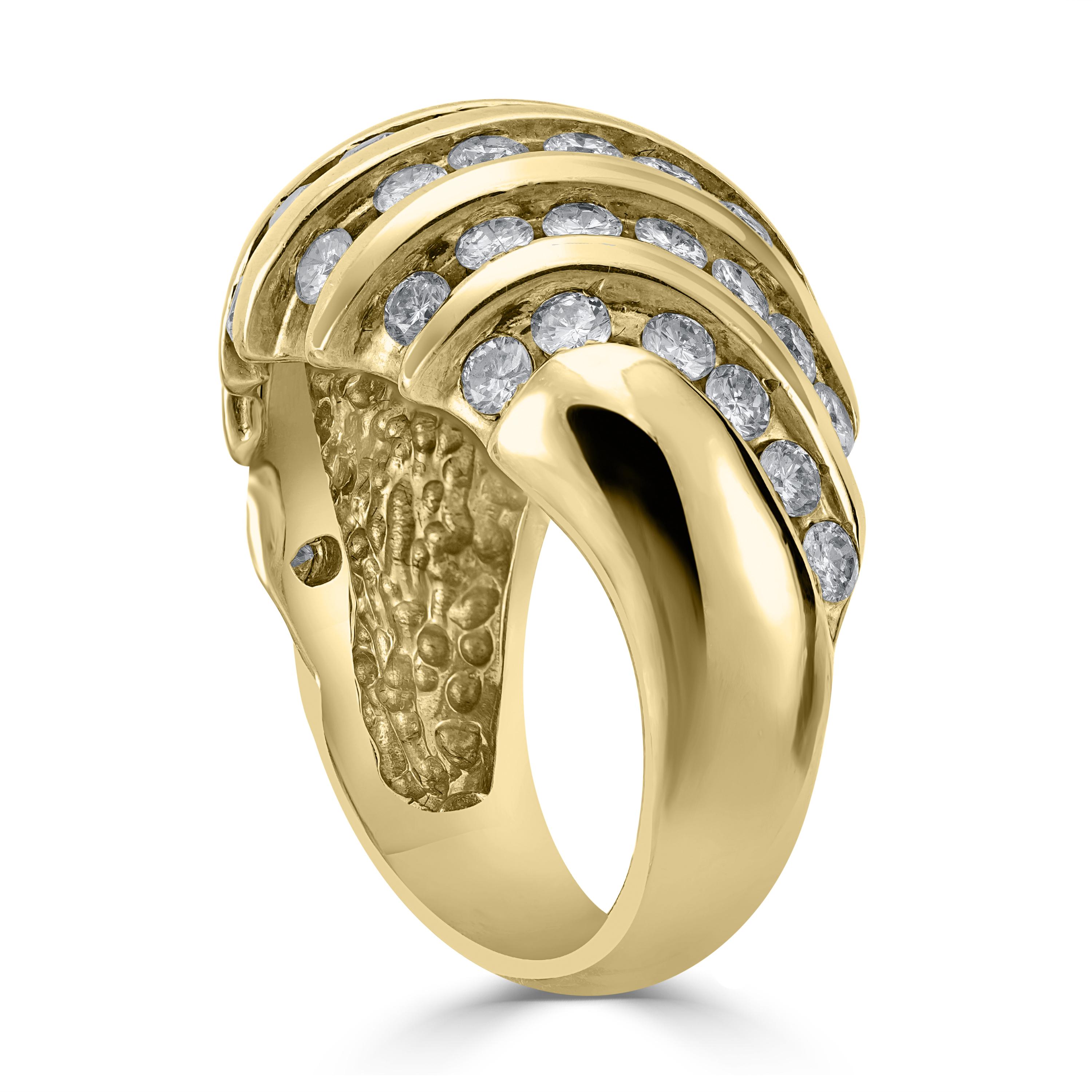 Kuppelring aus 14 Karat Gelbgold, besetzt mit 47 runden Diamanten von insgesamt etwa 1,50 Karat. Kuppelringe haben einen natürlichen Hauch von raffinierter Vintage-Verspieltheit. Tragen Sie dieses schicke Accessoire jeden Tag.

Diamanten Gewicht: