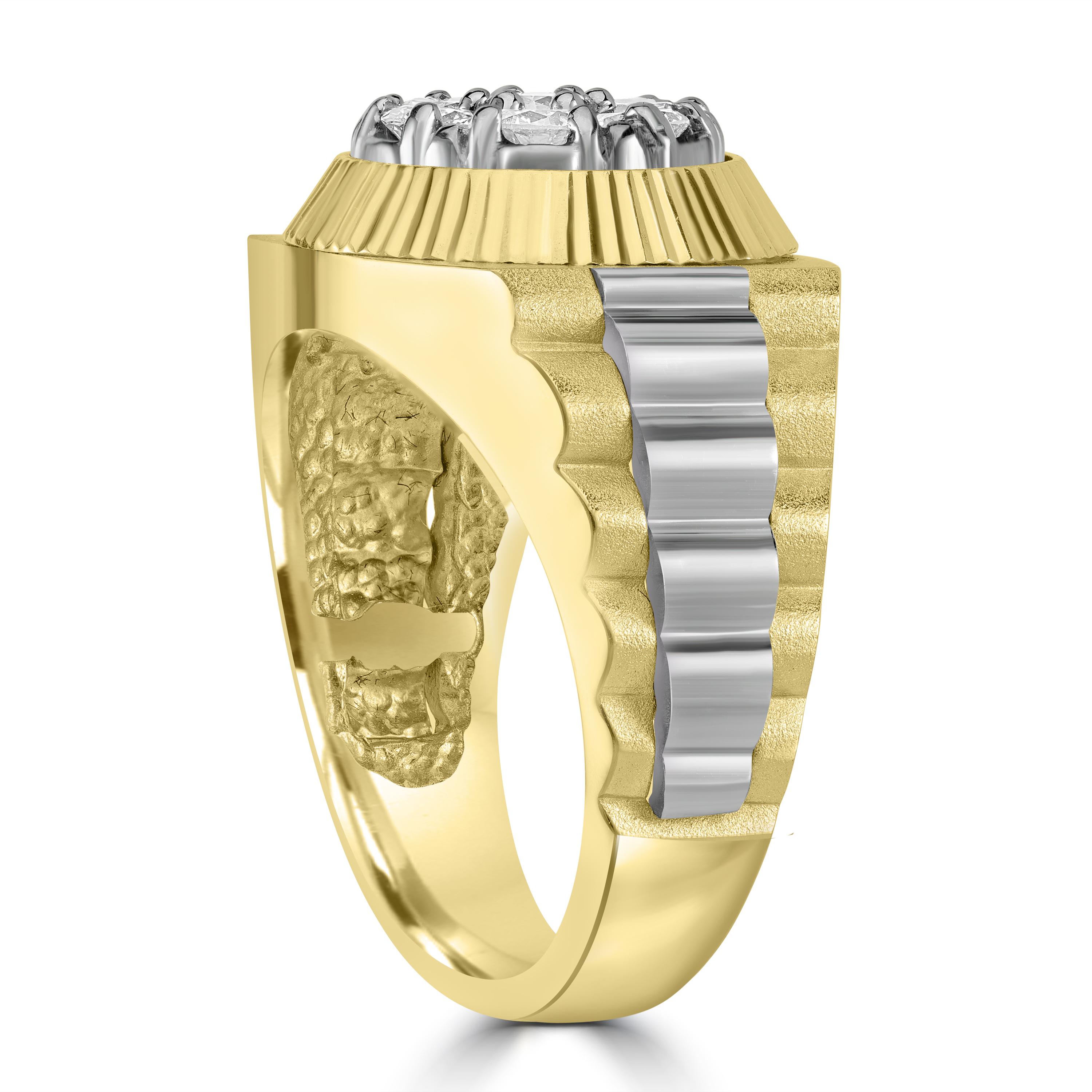 Dieser atemberaubende Unisex-Siegelring ist aus 14 Karat Gelb- und Weißgold gefertigt. Die Mitte ist mit 7 runden Brillanten in diesem quadratischen, modifizierten Siegelring im Halo-Stil besetzt.

Diamanten Gewicht: 1,00 Karat
Diamanten Form :