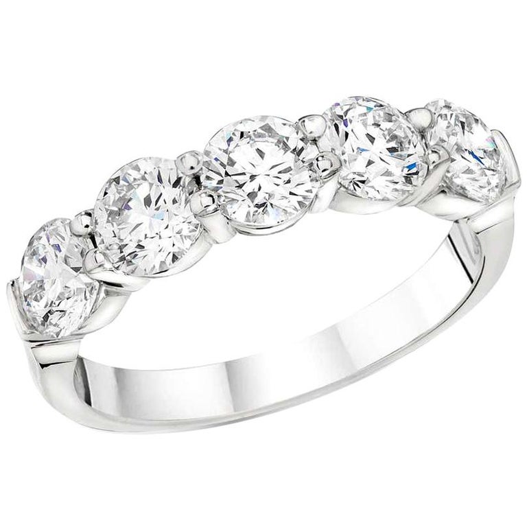 Five-Stone Diamond Band in 18 Karat Gold For Sale at 1stDibs