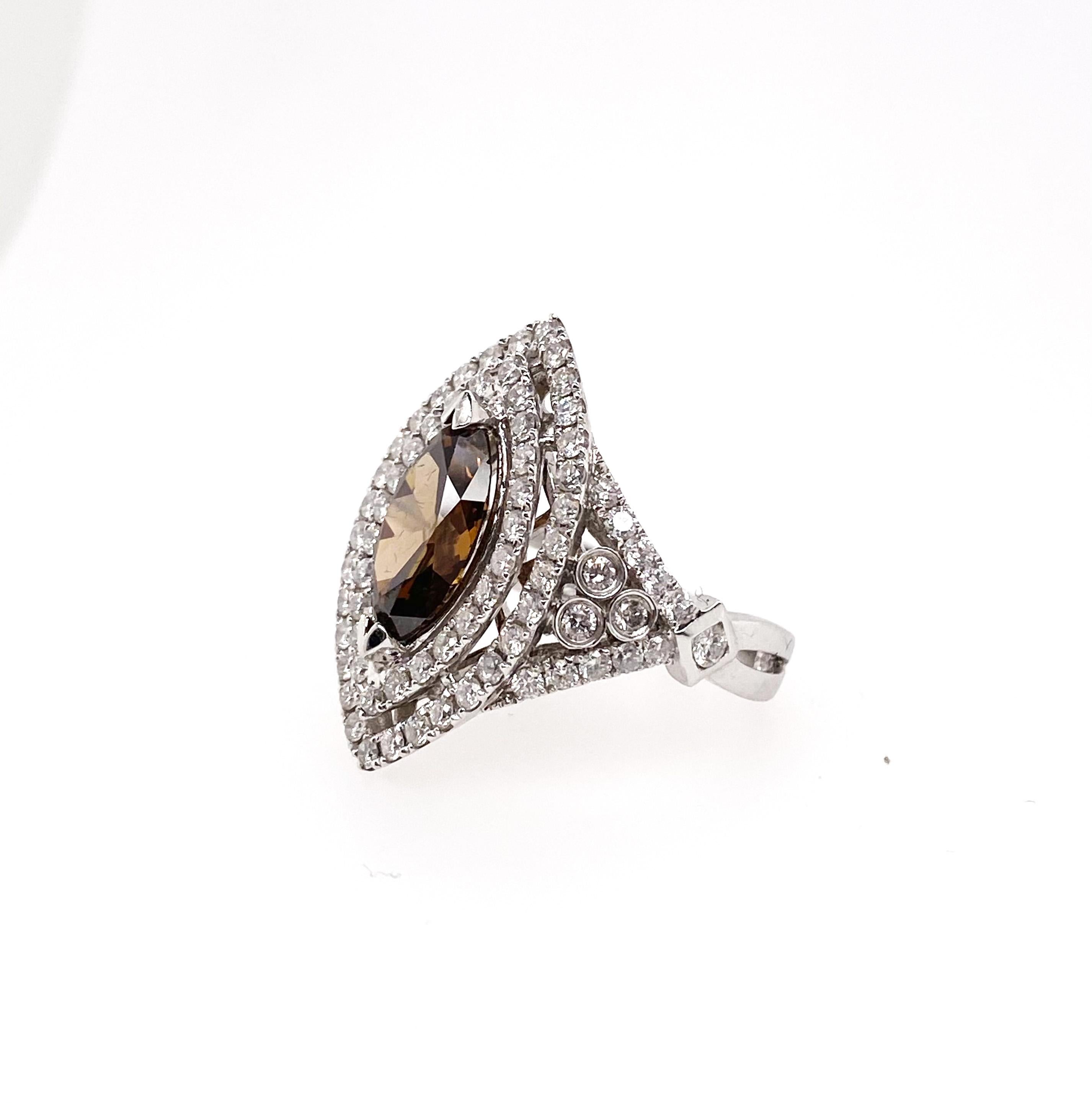 Contemporain Ethonica Bague rare en or 14 carats avec diamant ovale brun fantaisie certifié GIA en vente