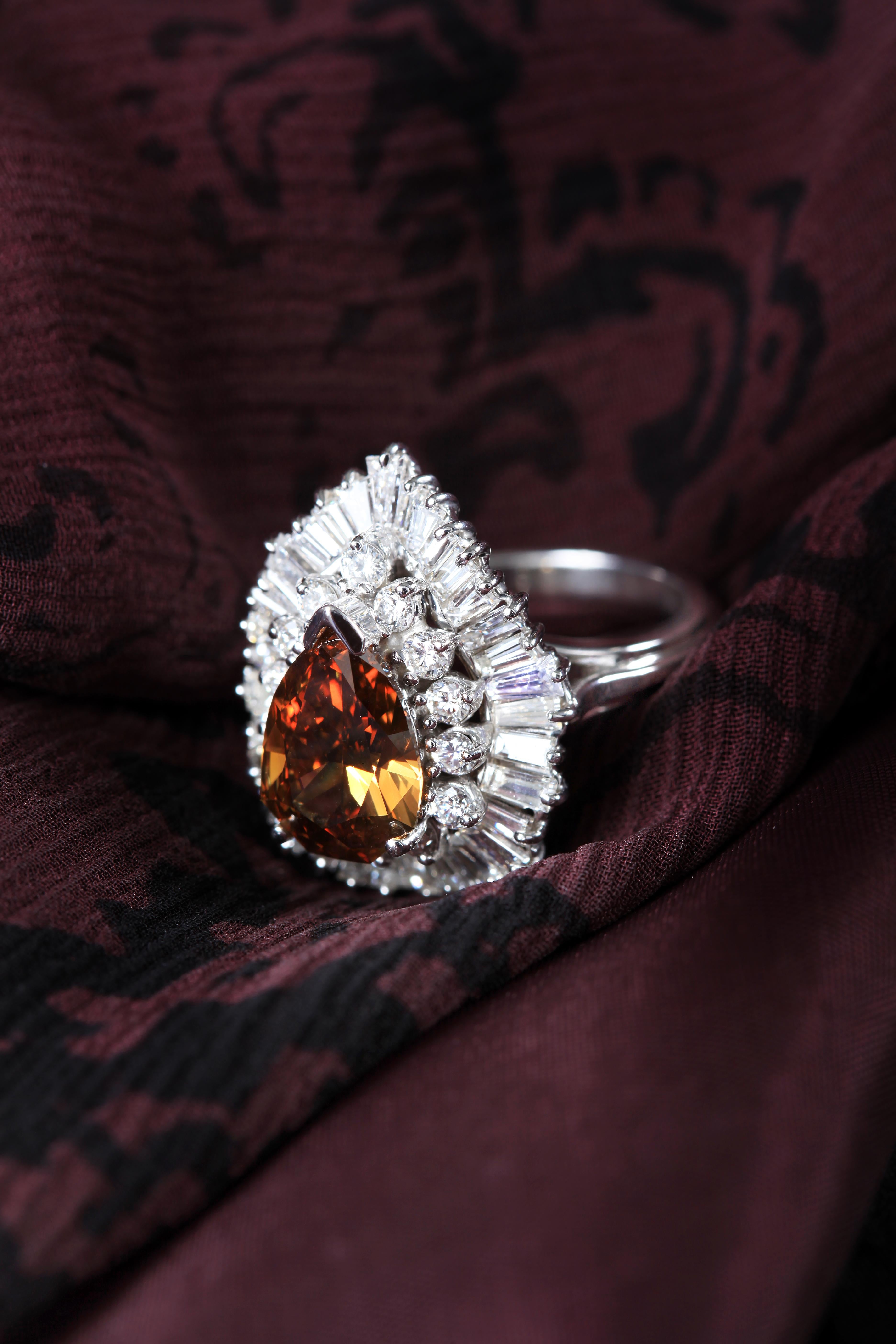 Contemporain Ethonica Bague en or 18 carats avec diamants brillants marron fantaisie certifiés GIA (rare) en vente