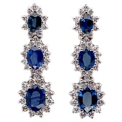 Ethonica Mitternachtsblaue Saphir- und Diamant-Cluster-Ohrringe aus 18 Karat Gold
