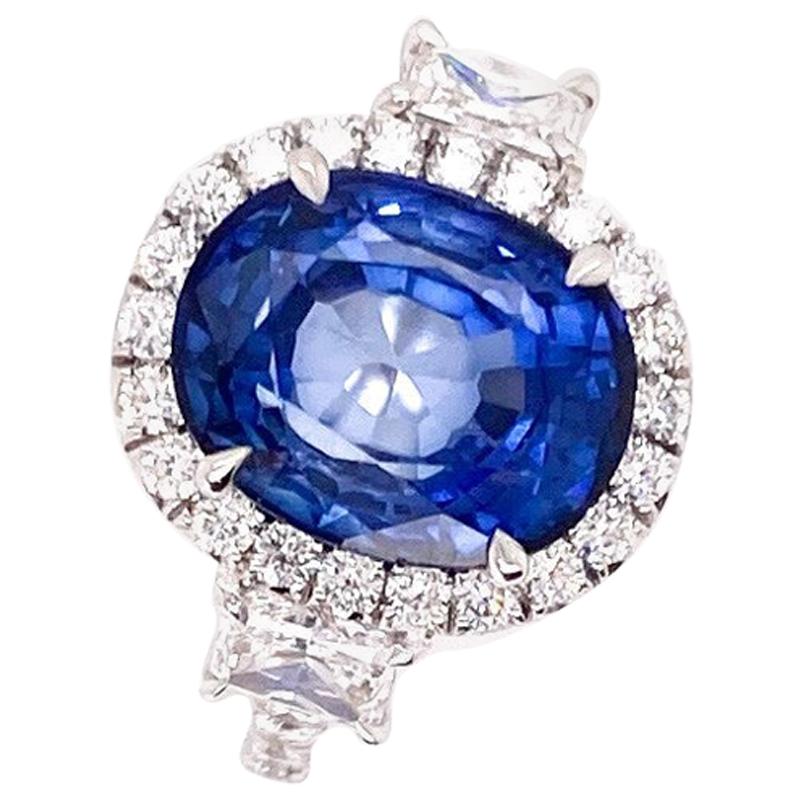 Ethonica Royal Blue Sapphire Diamond Ring in 18 Karat Gold
