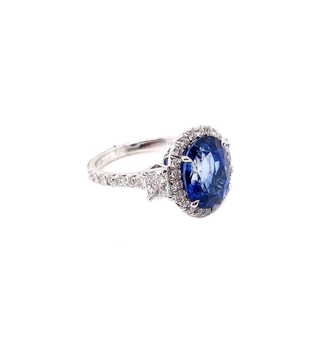 Contemporary Ethonica Royal Blue Sapphire Diamond Ring in 18 Karat Gold