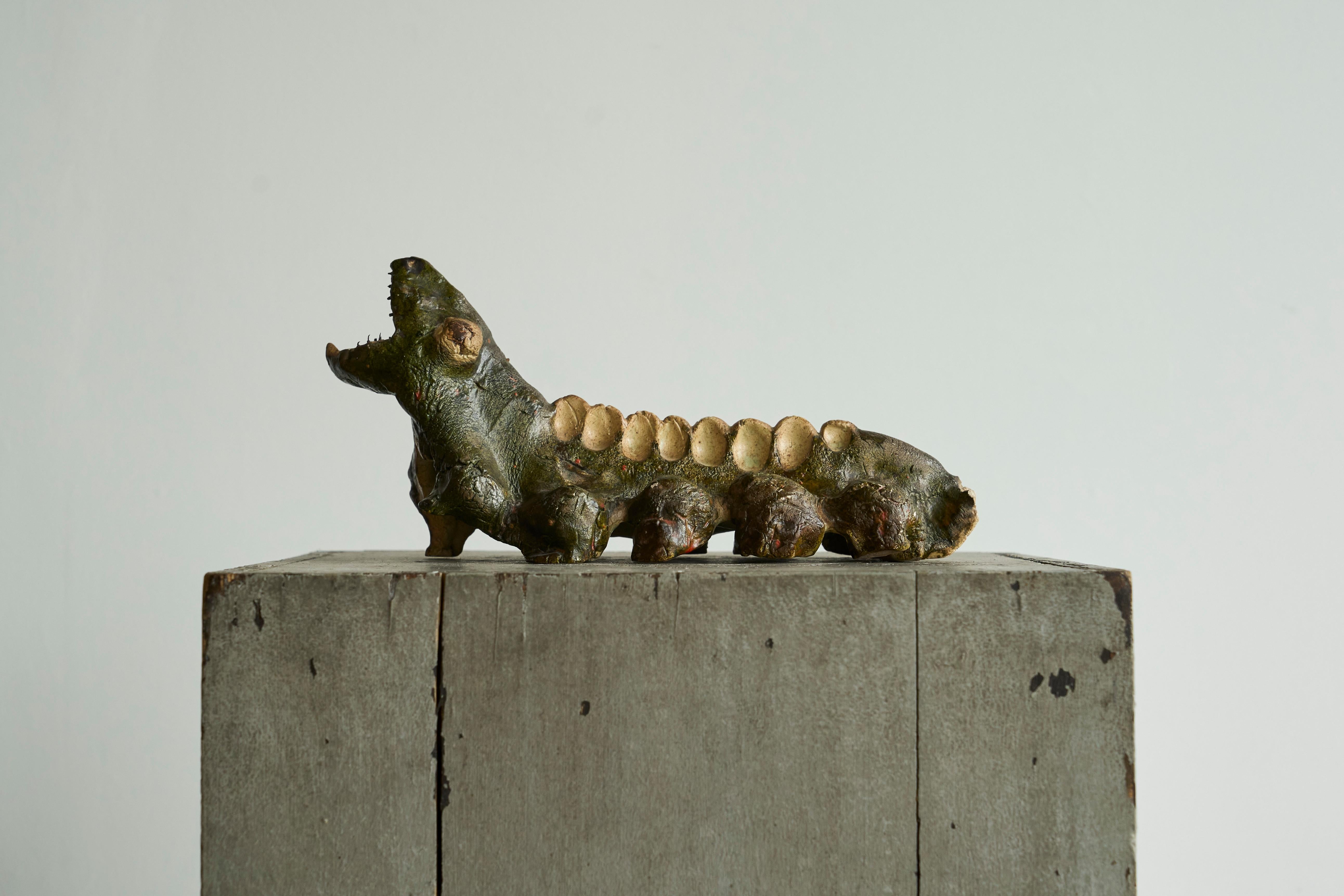 Studio Etie Van Rees Studio Pottery Creatura Fantastica Metà del XX Secolo

Una meravigliosa creatura di fantasia in Studio Pottery della metà del secolo. 

Un lavoro altamente dettagliato e molto interessante, con un aspetto misterioso e fiabesco.