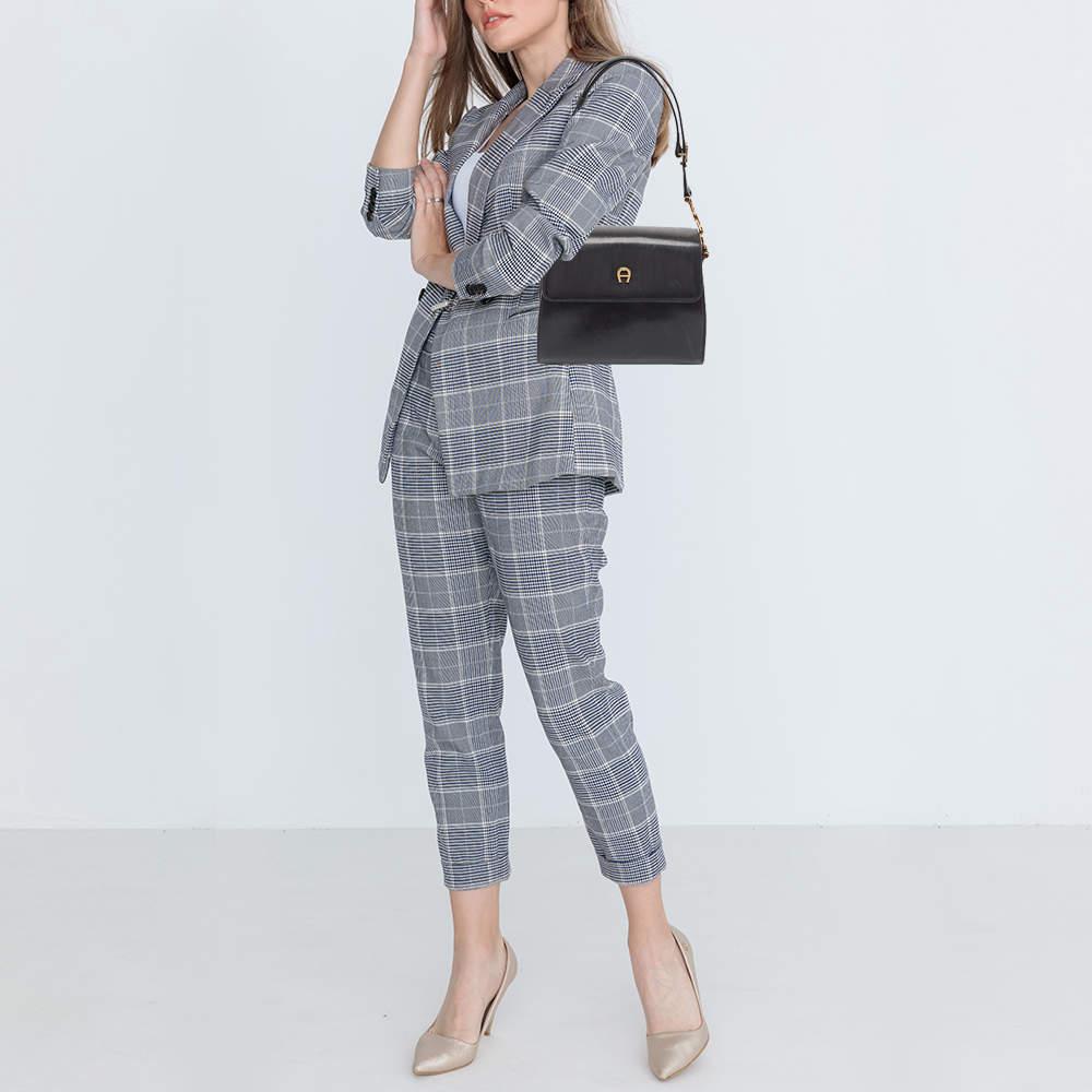 If you are looking for something that reflects chic and luxury, then this bag is a perfect choice. Crafted from premium materials, it can be conveniently carried around, and its interior is spaciously sized to house your belongings with ease.