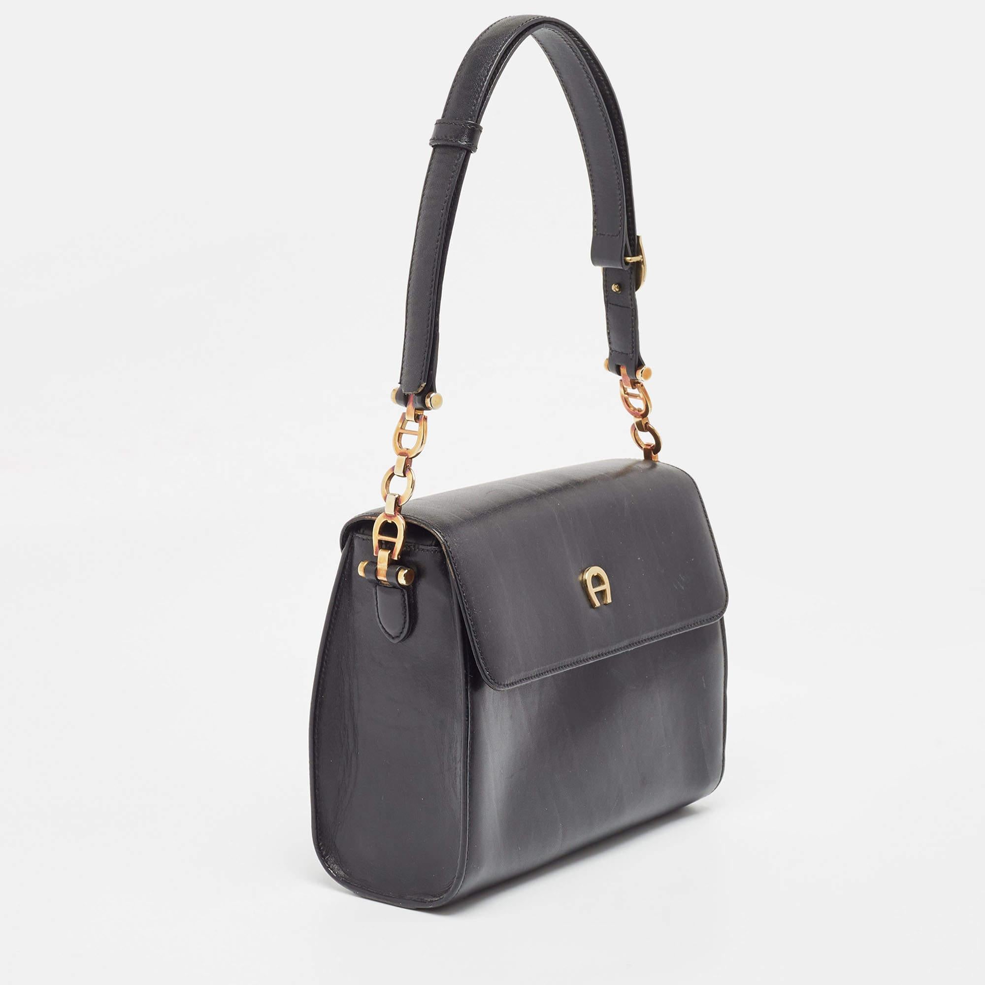 Etienne Aigner Black Glossy Leather Shoulder Bag In Fair Condition In Dubai, Al Qouz 2