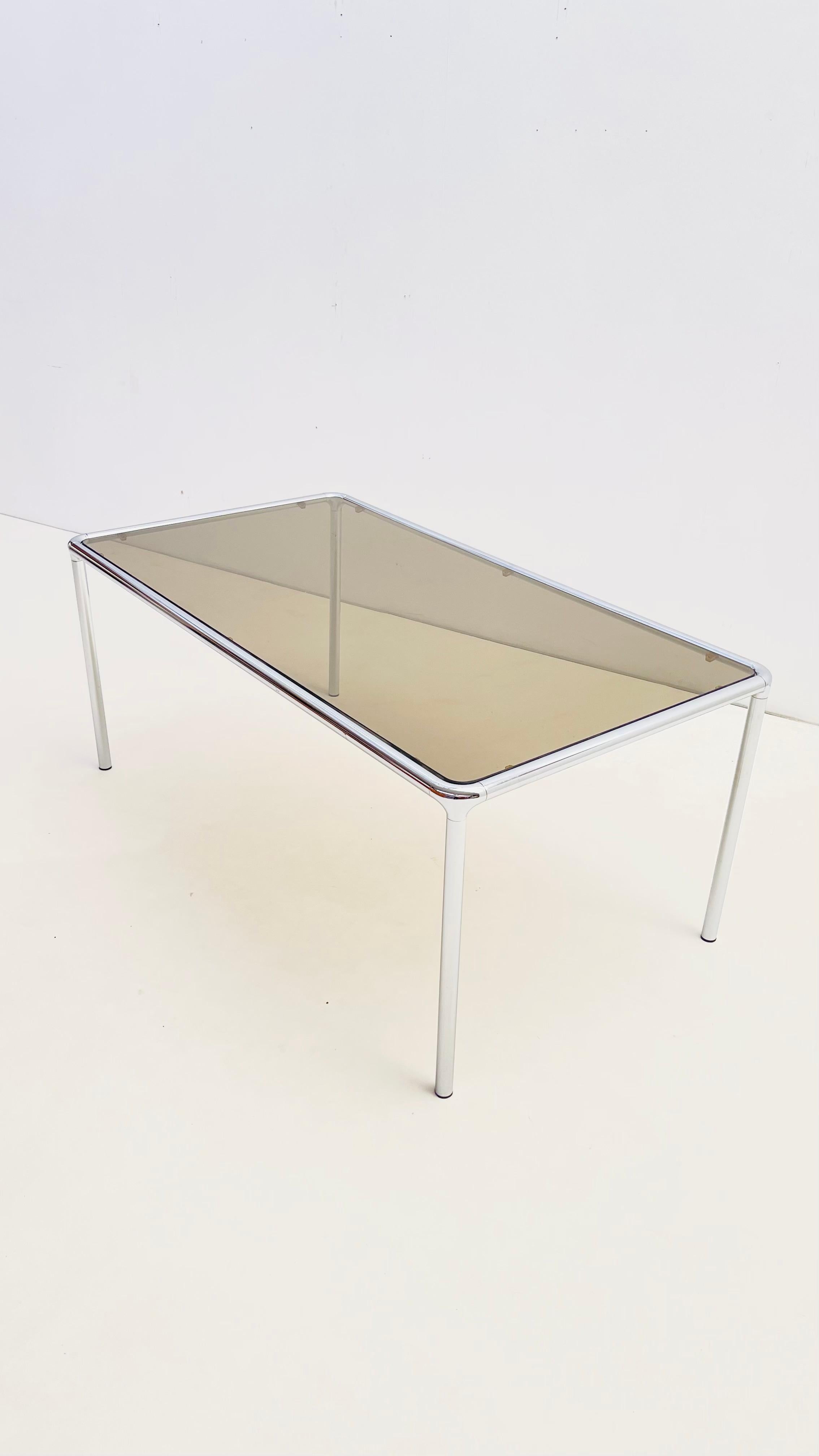 Etienne Fermigier – Esstisch aus Chrom und Rauchglas im Zustand „Gut“ im Angebot in Brussels, BE