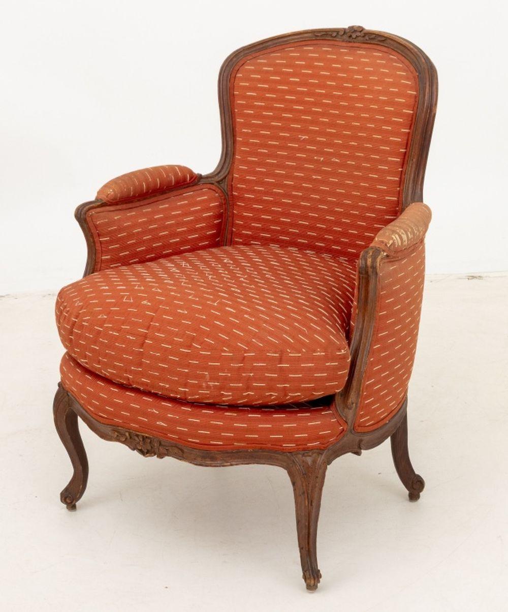 Par de Bergeres Luis XV de Madera de Haya Etienne Meunier mediados del siglo XVIII en venta